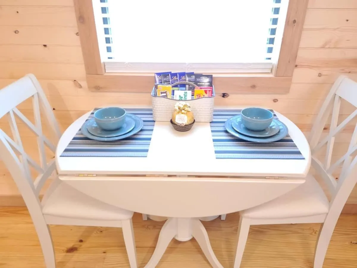 Food and drinks in Stunning Cabin Right on Main St!