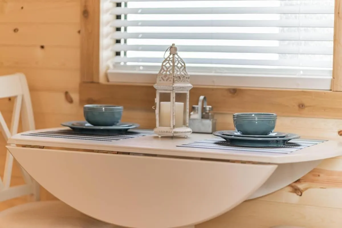 Seating area in Stunning Cabin Right on Main St!