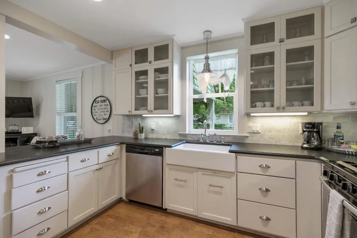 Kitchen or kitchenette in Clover Haus 2 Blks to Main St with Pool and Spa!