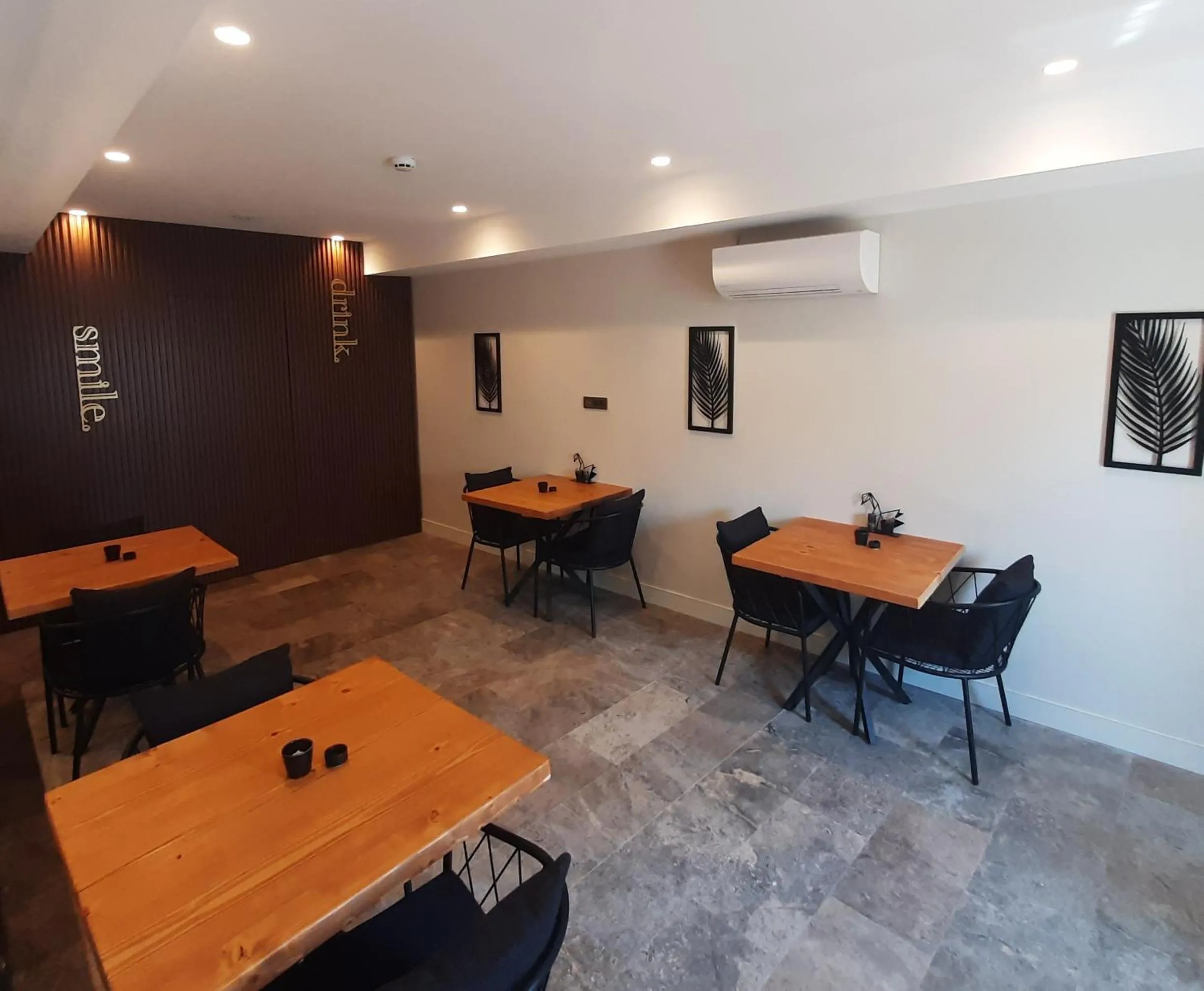 Communal lounge/ TV room in Nilus Urla