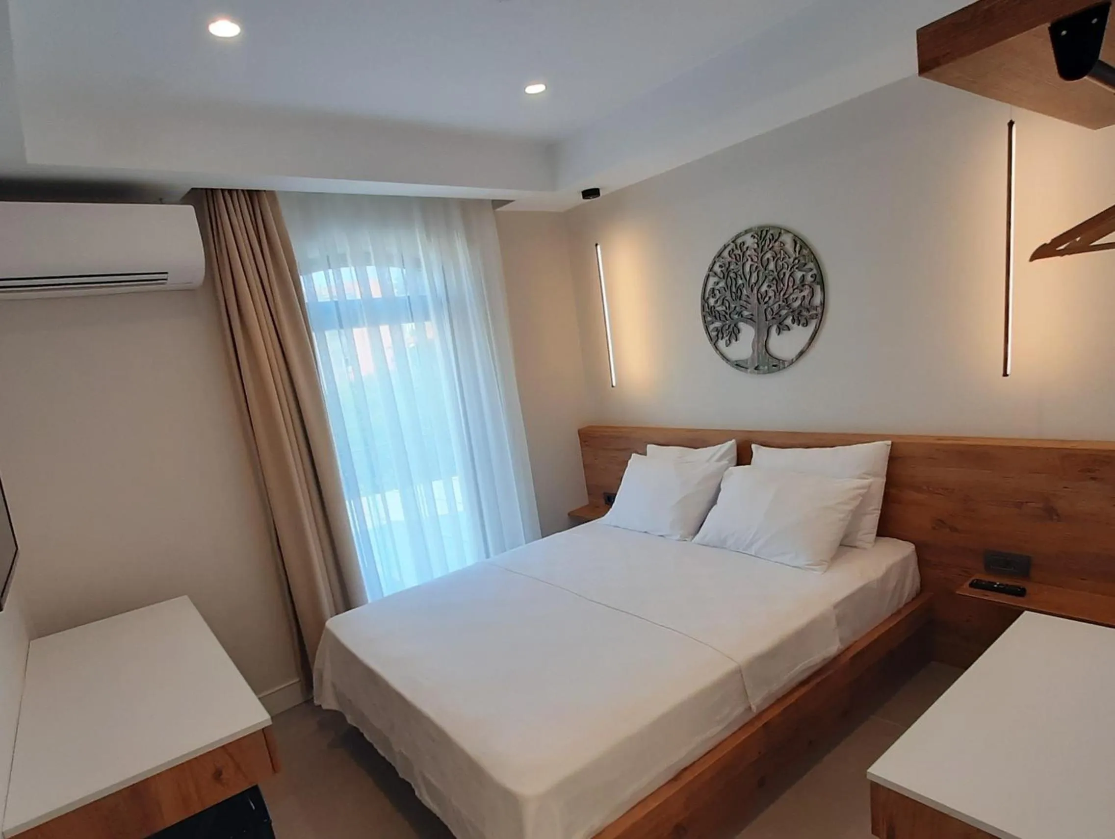 Photo of the whole room, Bed in Nilus Urla