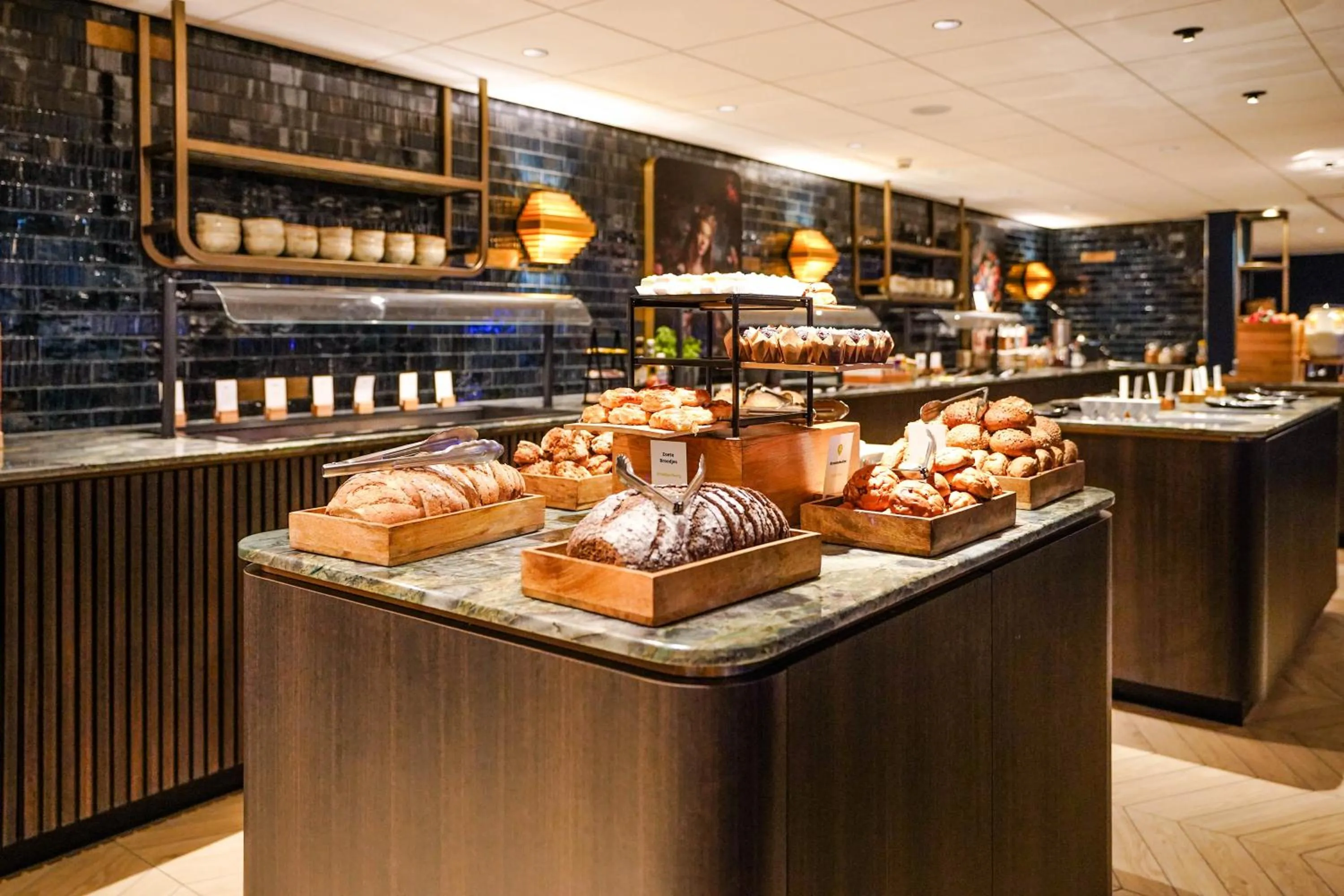 Food and drinks in DoubleTree by Hilton Royal Parc Soestduinen