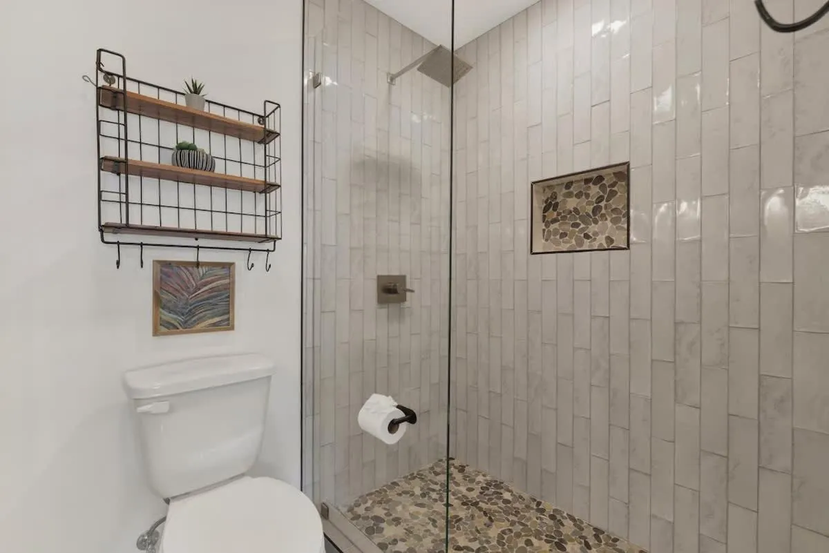 Toilet in Elegant and Stylish Glenmoor Abode - 5 min to Town