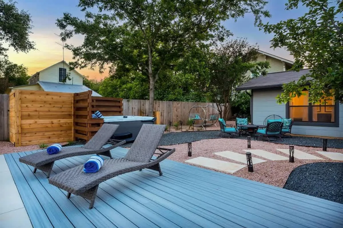 Seating area in Das Weinhaus Pool & Hot Tub - Walk to Main St