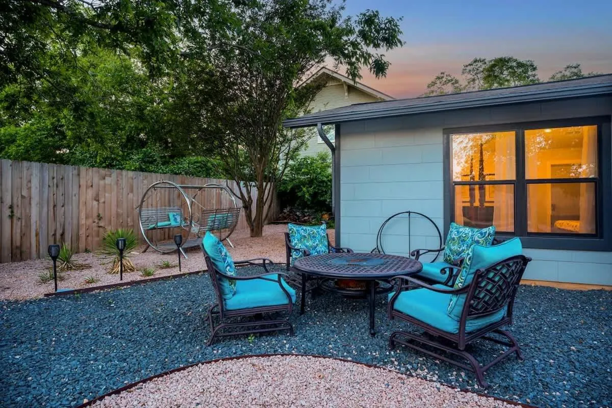 Property building in Das Weinhaus Pool & Hot Tub - Walk to Main St