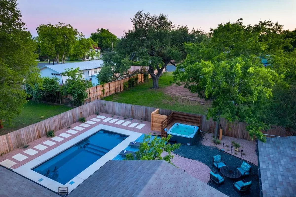 Property building in Das Weinhaus Pool & Hot Tub - Walk to Main St