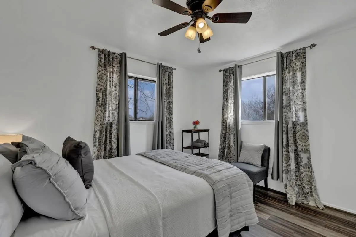 Bed in Bayer Guest Haus-Hot Tub and Fire Pit