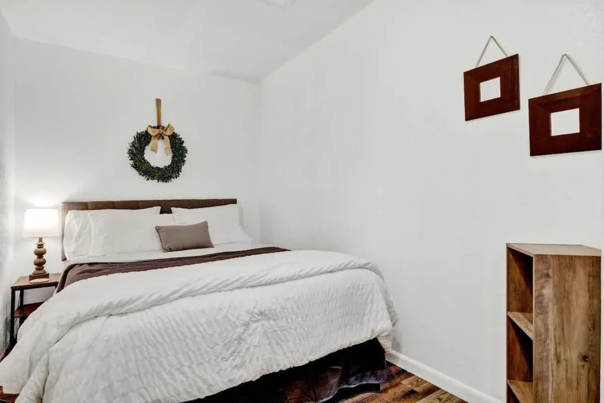 Bed in Bayer Guest Haus-Hot Tub and Fire Pit