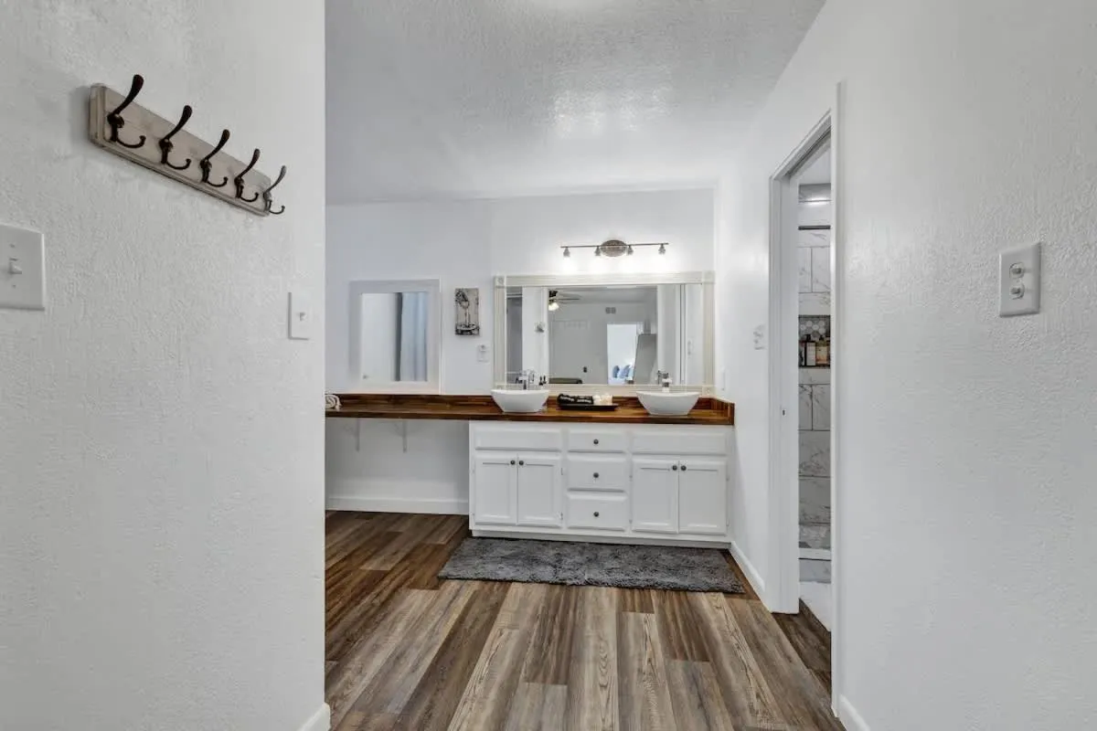 Kitchen or kitchenette in Bayer Guest Haus-Hot Tub and Fire Pit