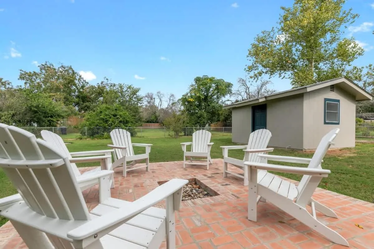 Property building in Gorgeous Home with Grill 5Min from MainSt!