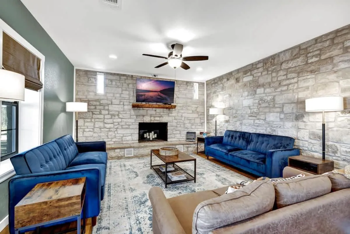 TV and multimedia in Willies House with Country Views - Shared Party Barn