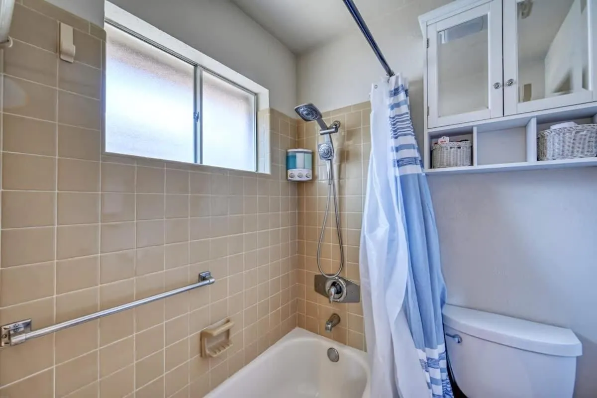 Shower in Kerrville Hidden Gem with Firepit and Grill - Great Location