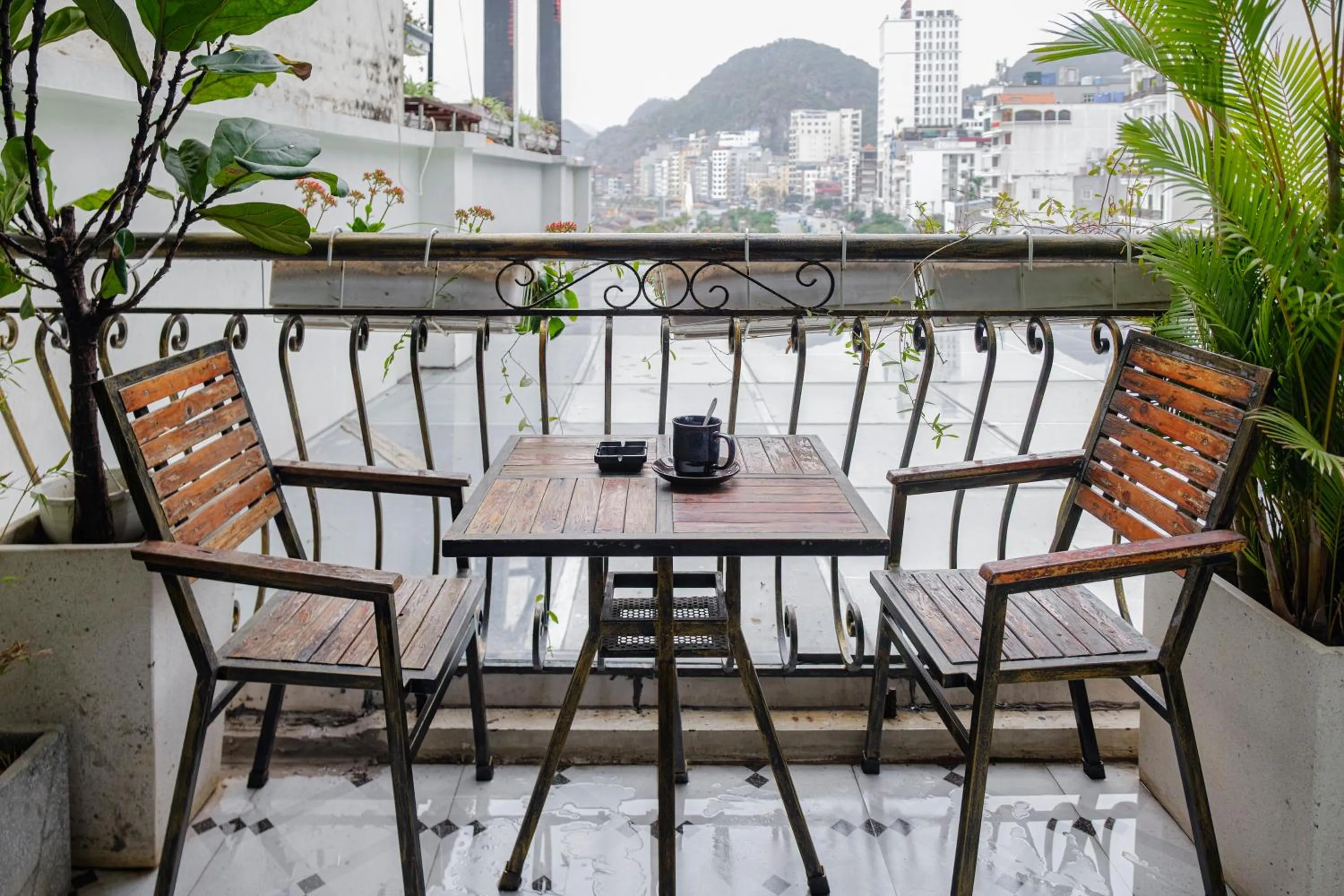 Day in Roza Palace Cat Ba