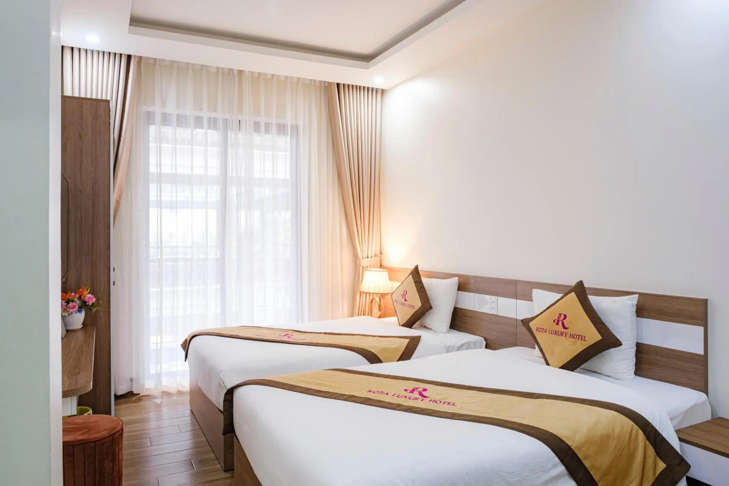 Twin Room with Pool View in Roza Palace Cat Ba Twin Room with Pool View in Roza Palace Cat Ba