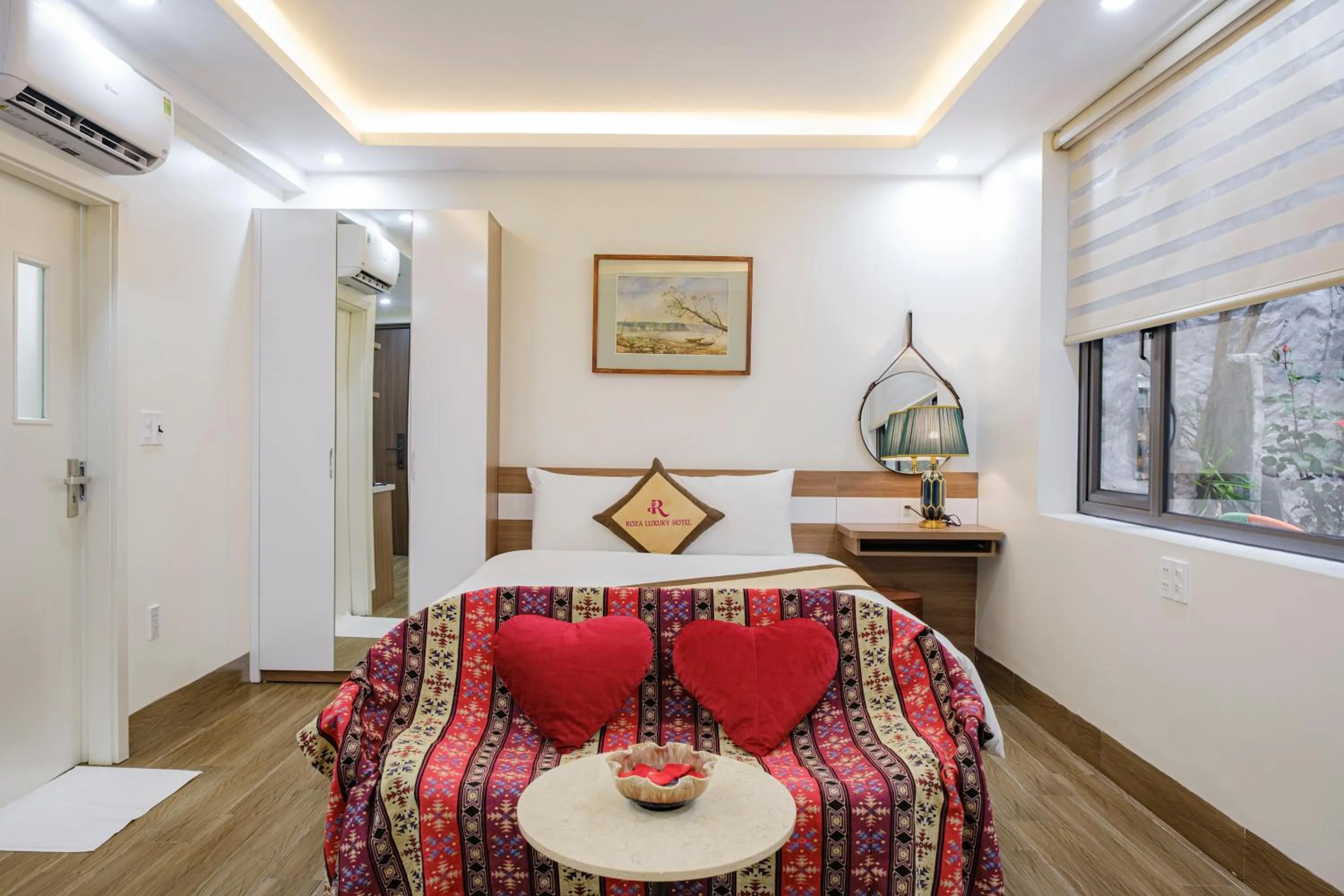 Bed in Roza Palace Cat Ba