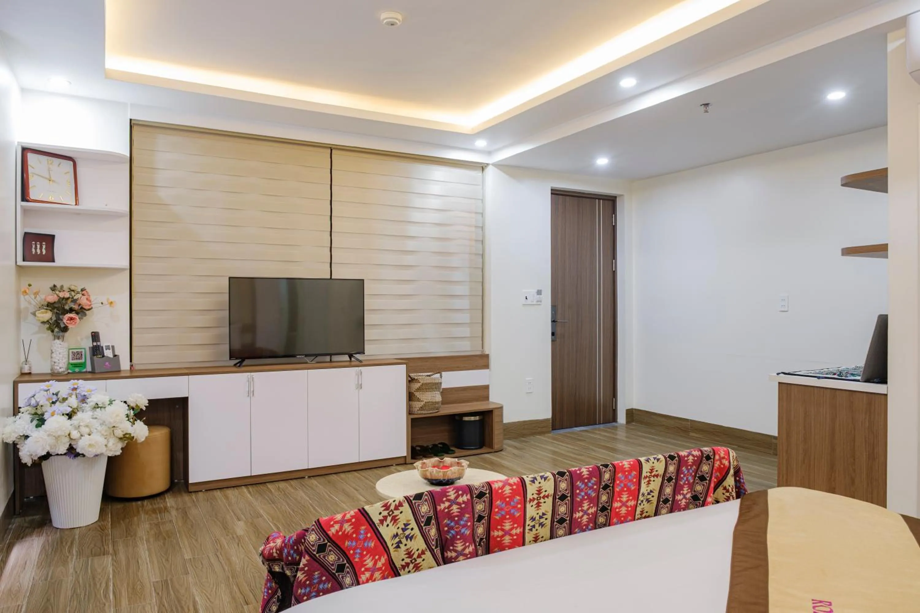 TV and multimedia in Roza Palace Cat Ba