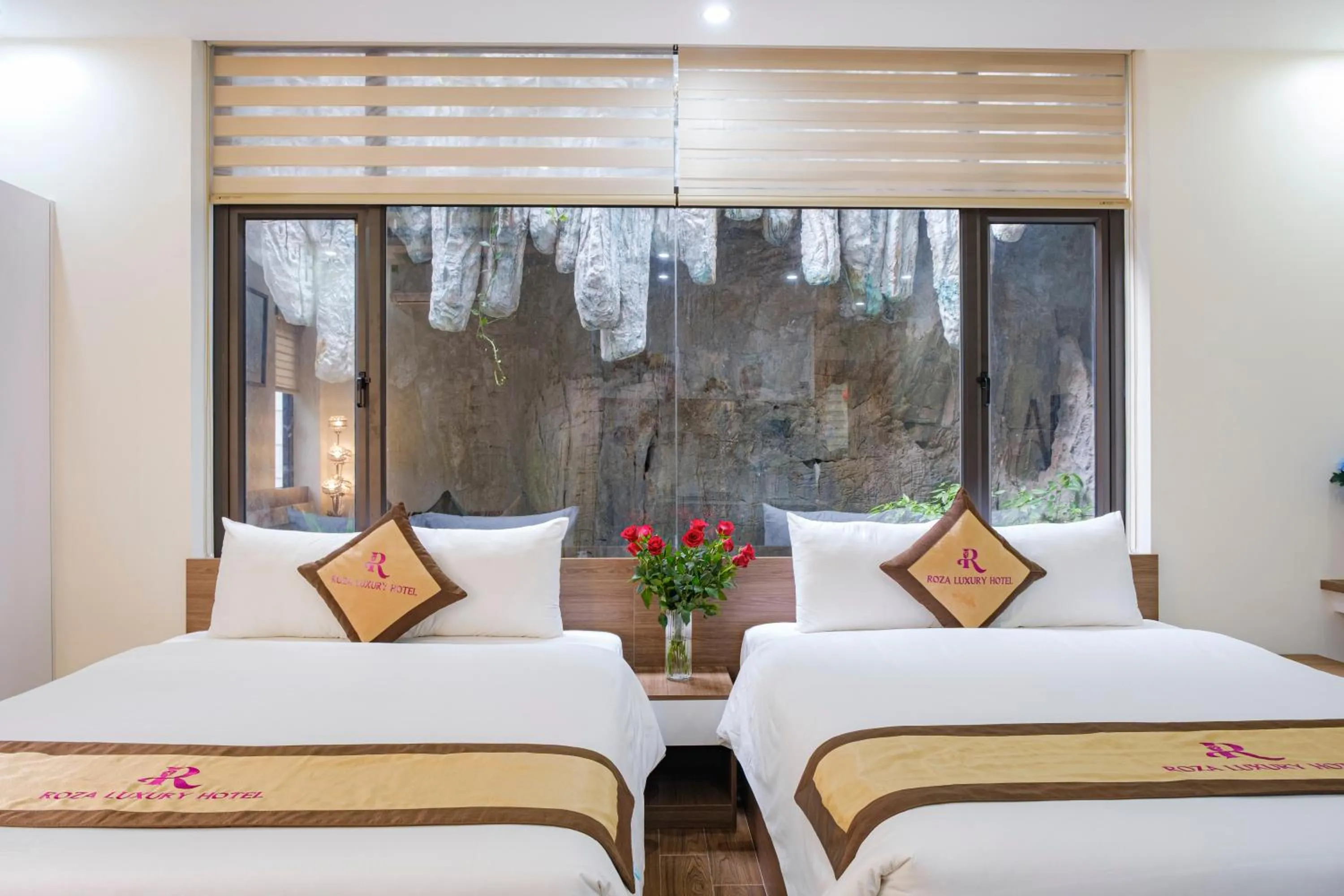 Bed in Roza Palace Cat Ba