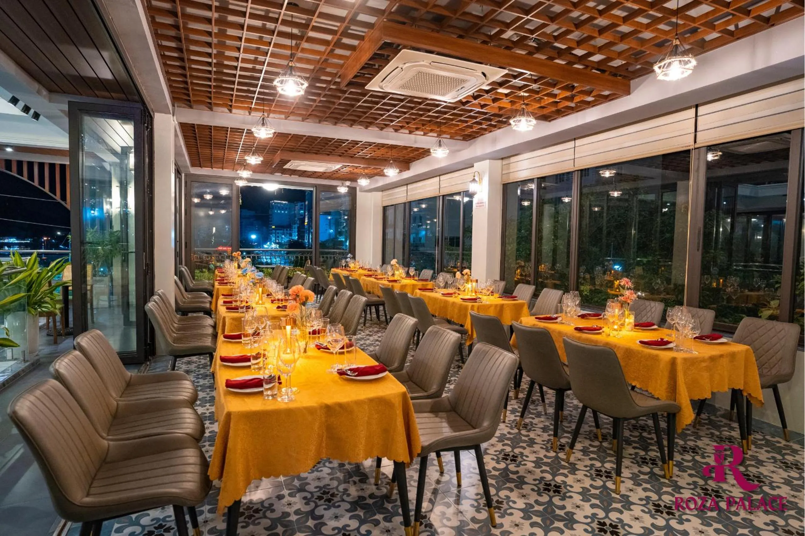 Restaurant/places to eat in Roza Palace Cat Ba