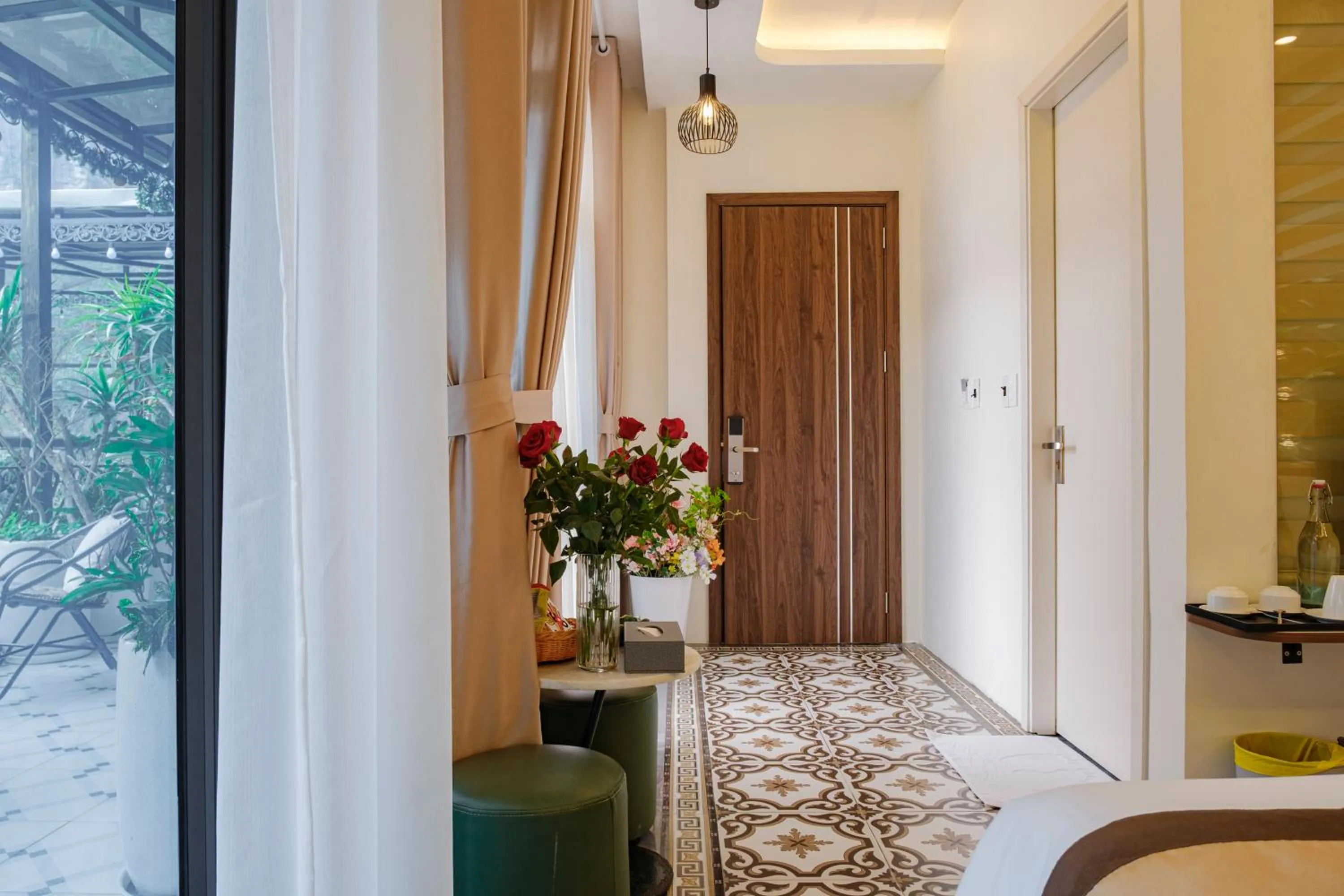 Balcony/Terrace, Bed in Roza Palace Cat Ba