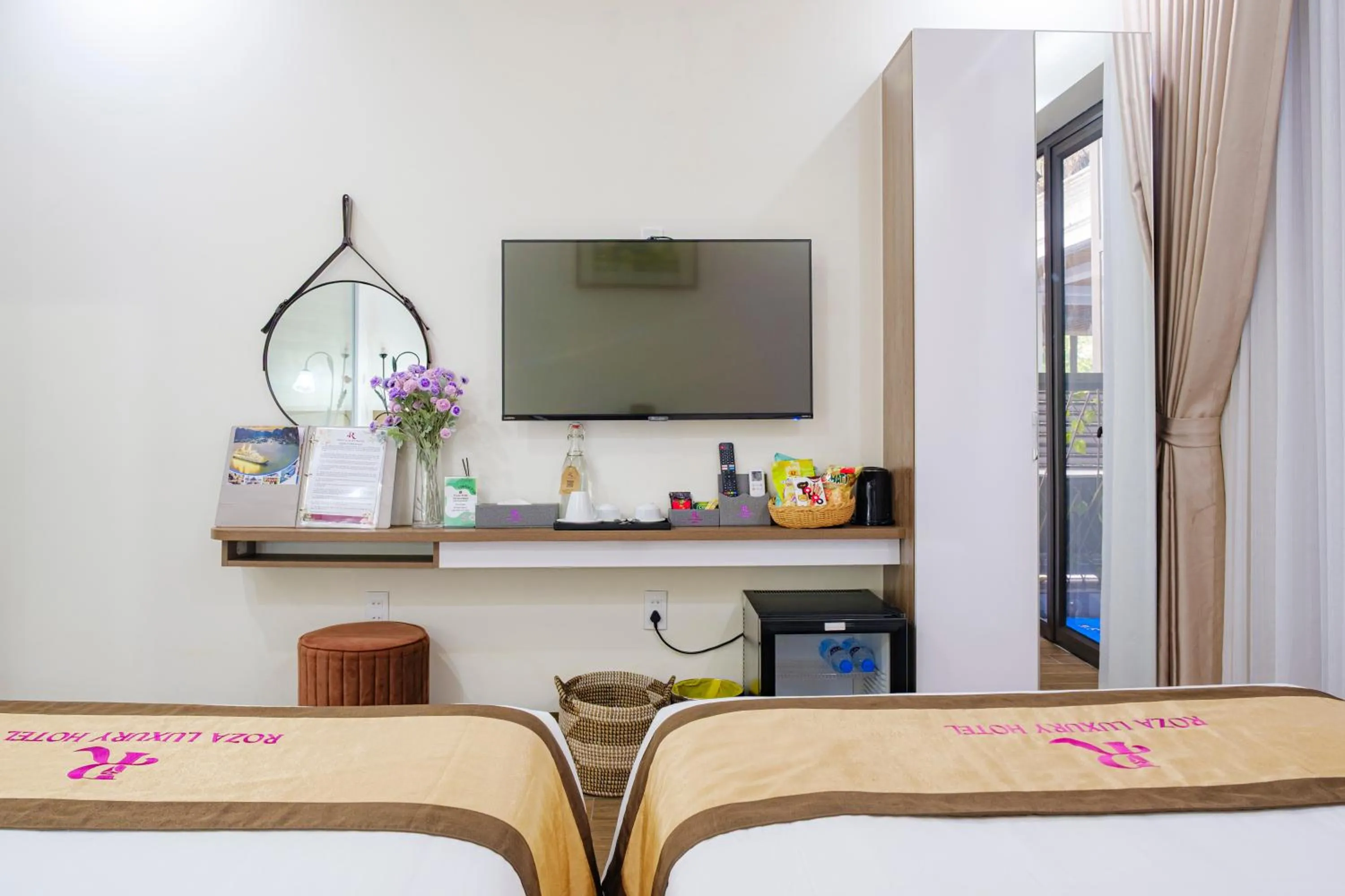 TV and multimedia, Bed in Roza Palace Cat Ba