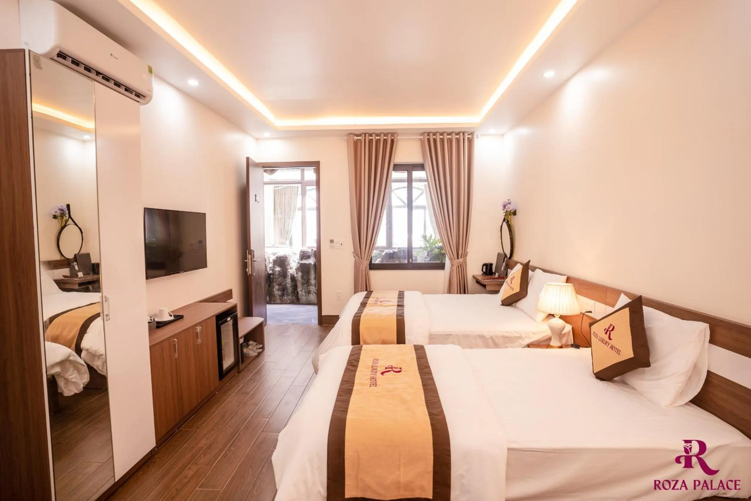 Bed in Roza Palace Cat Ba