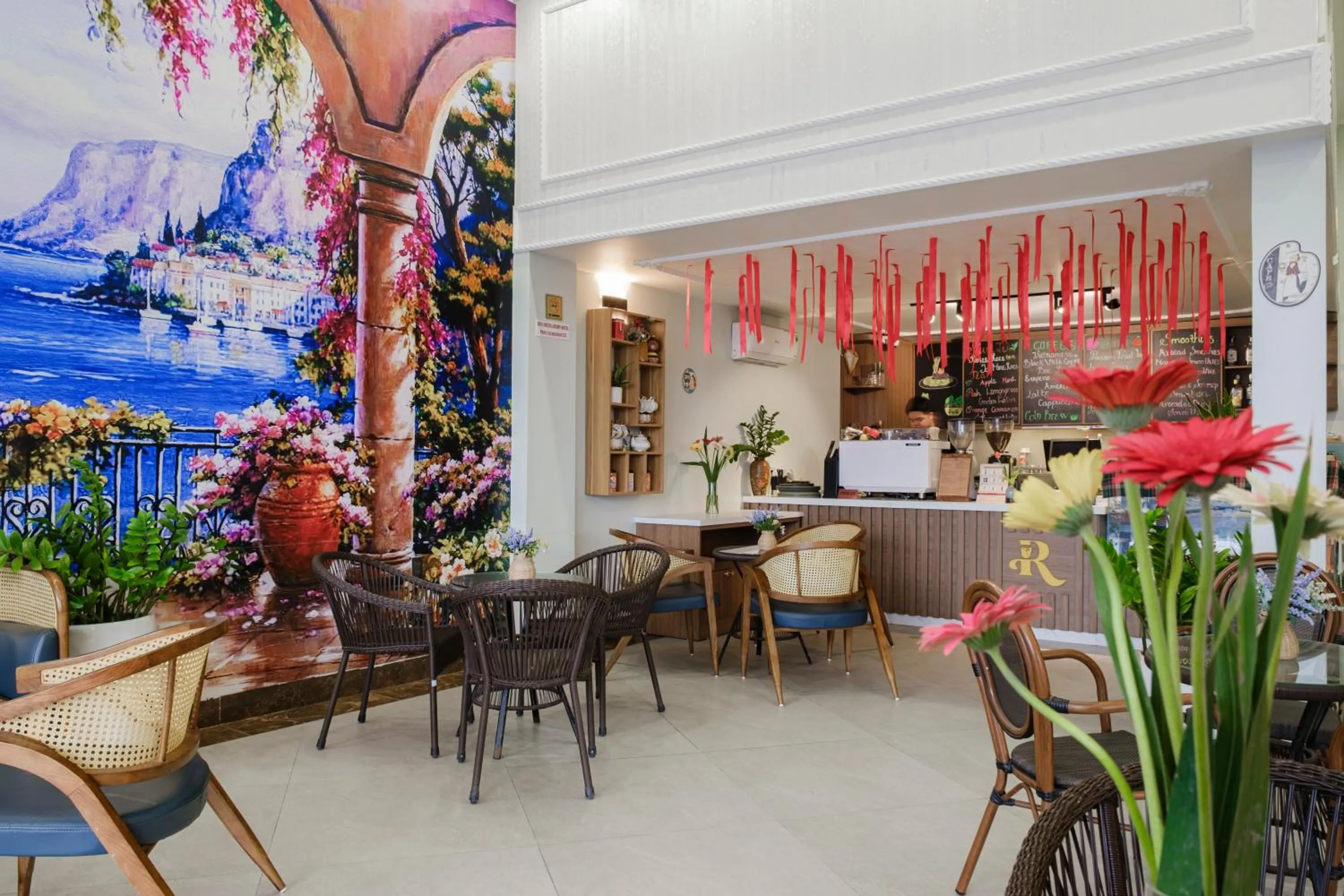 Restaurant/places to eat in Roza Palace Cat Ba