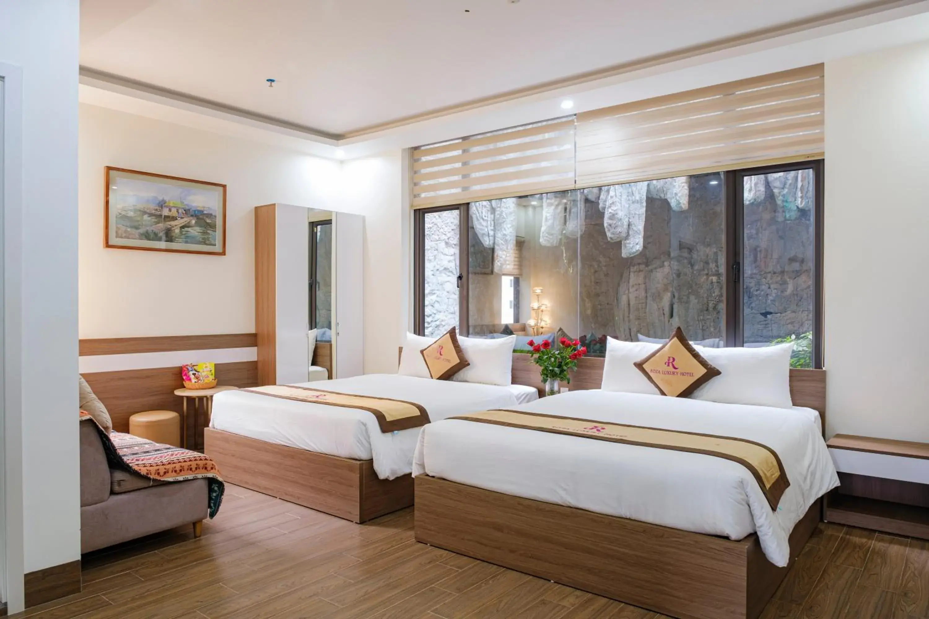 Triple Room in Roza Palace Cat Ba Triple Room in Roza Palace Cat Ba