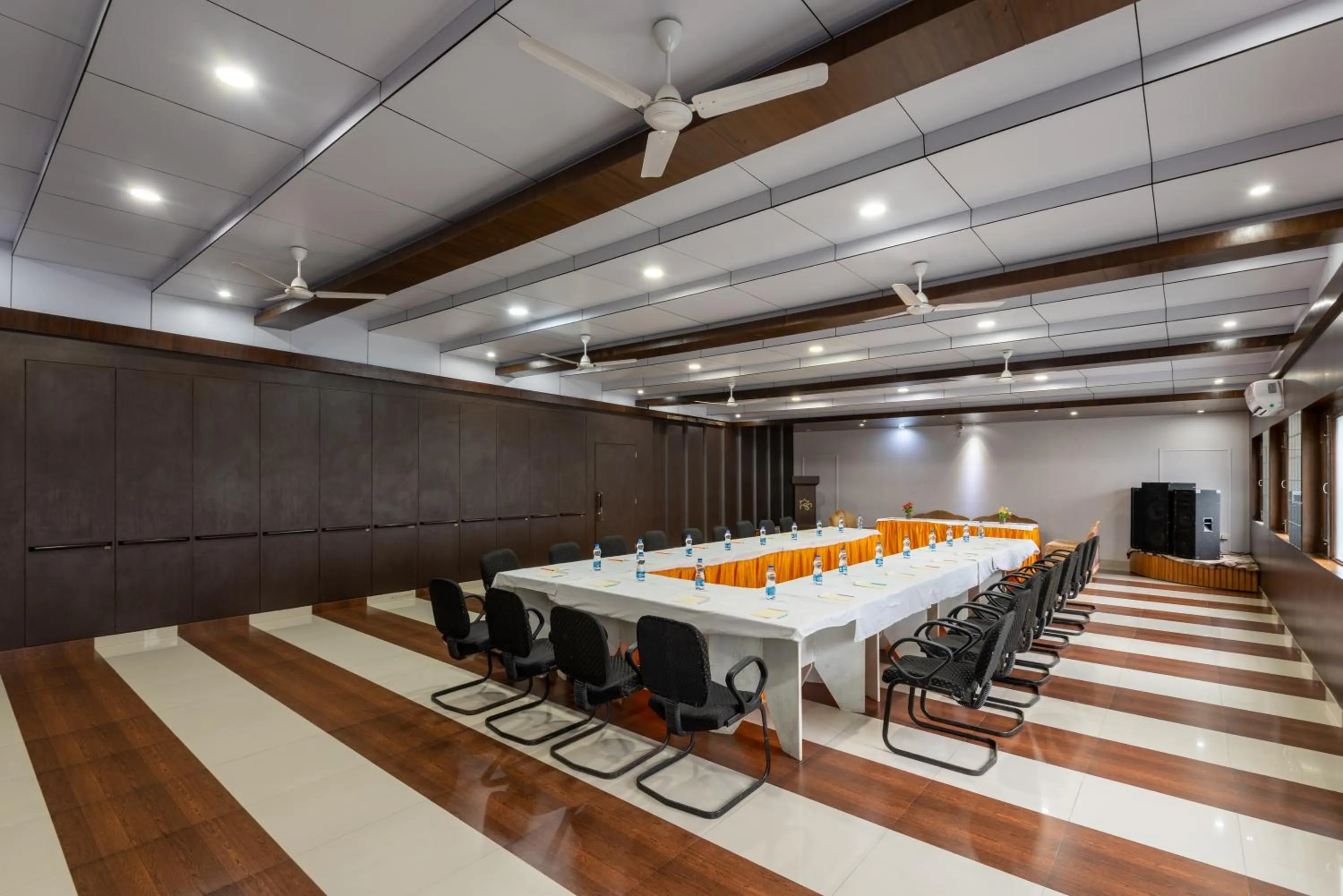 Food and drinks in Meghavan Resort By DLS Hotels