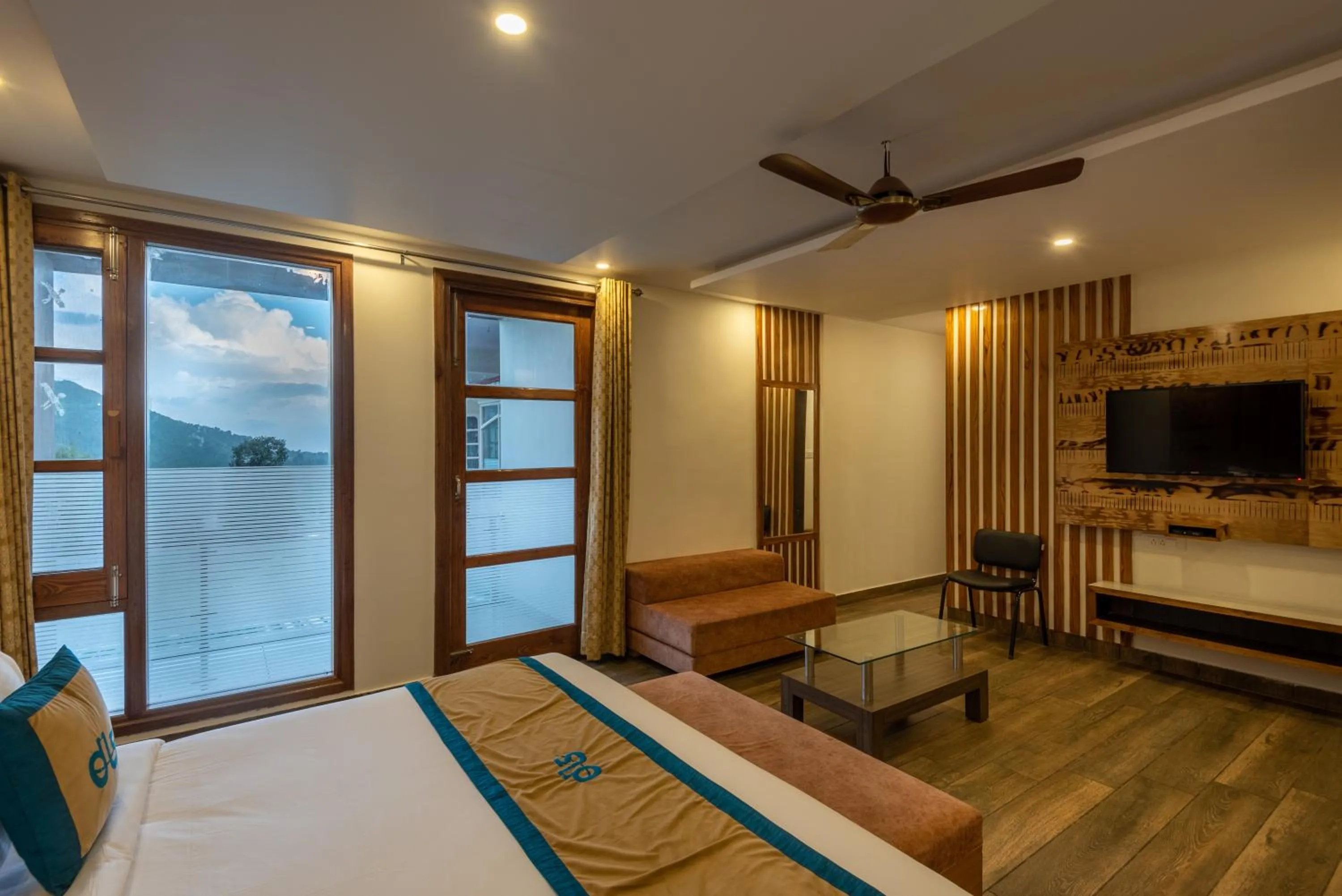 Communal lounge/ TV room in Meghavan Resort By DLS Hotels