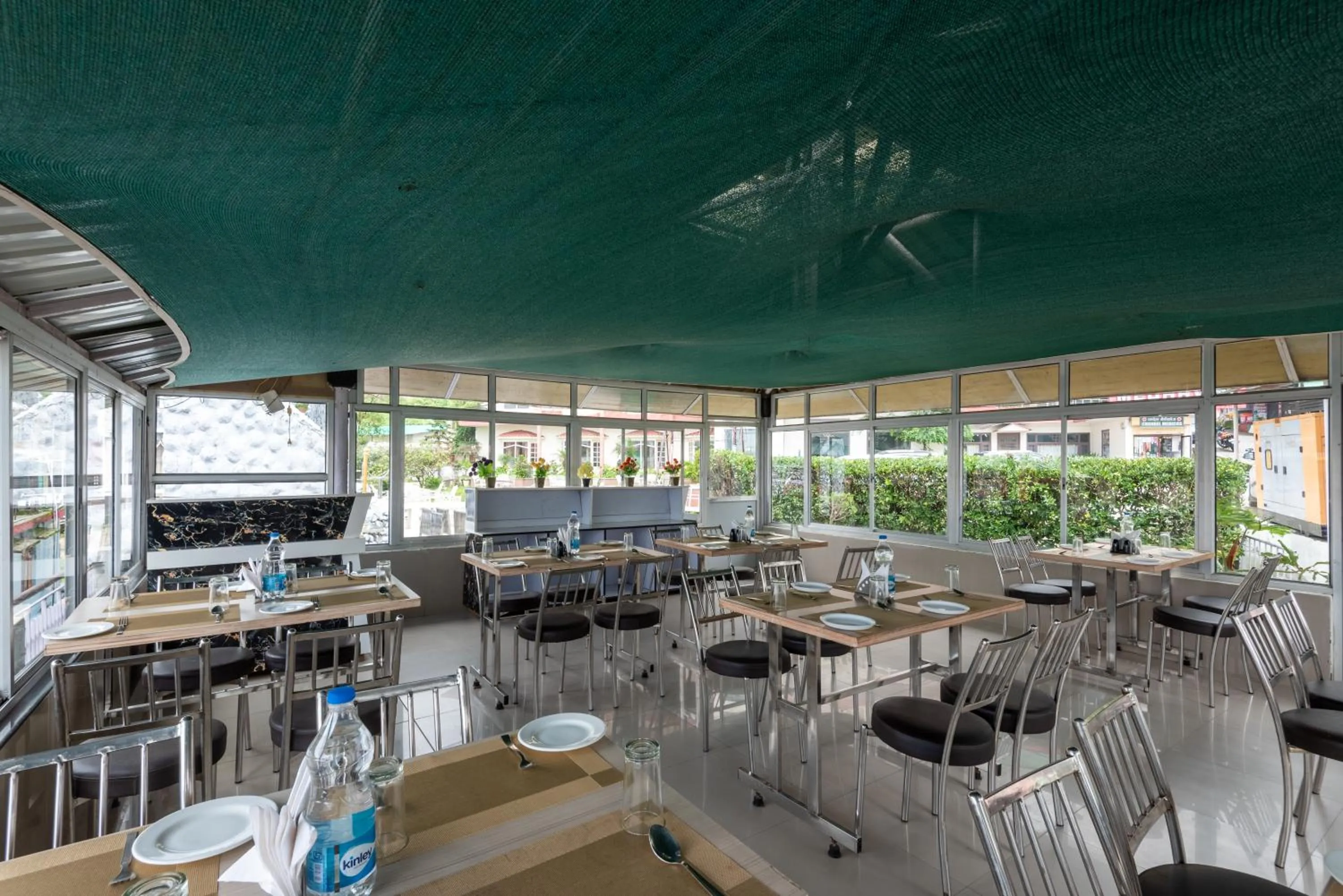 Restaurant/Places to Eat in Meghavan Resort By DLS Hotels