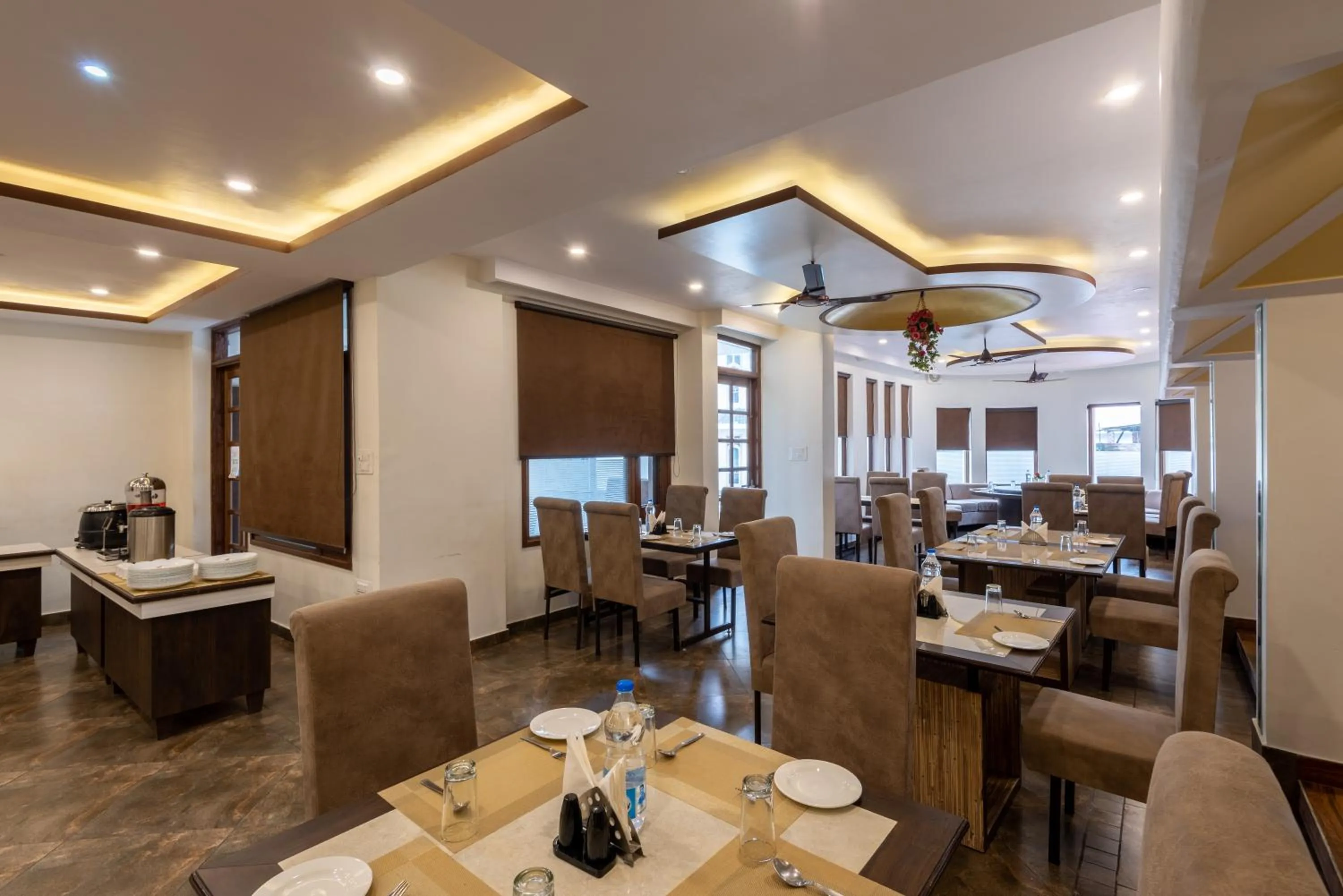 Restaurant/Places to Eat in Meghavan Resort By DLS Hotels