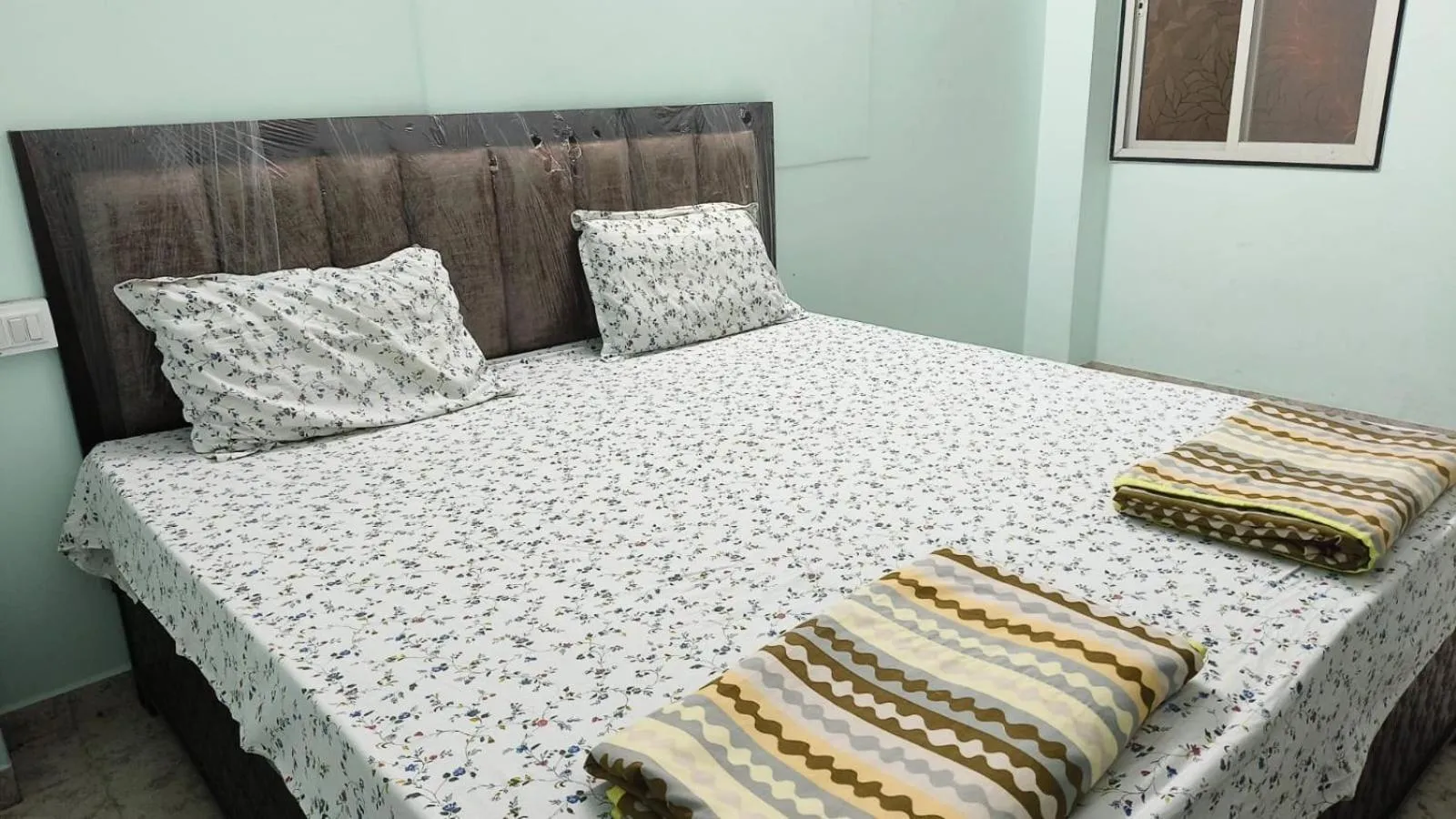 Bedroom, Bed in Nain Guest House