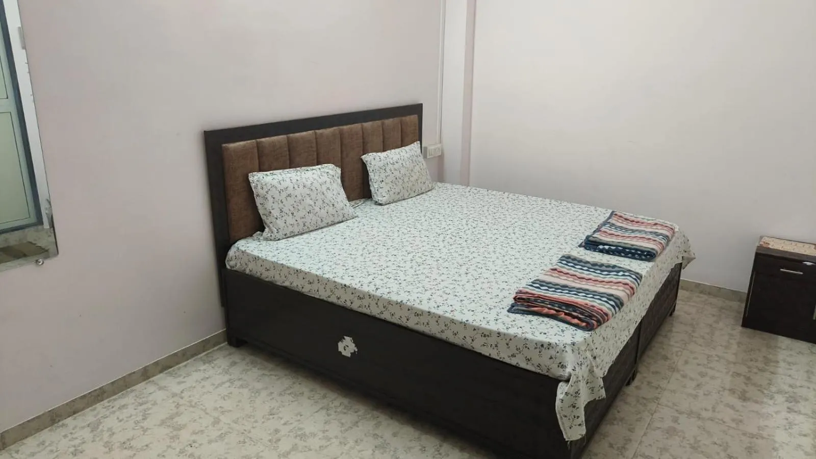 Bedroom, Bed in Nain Guest House