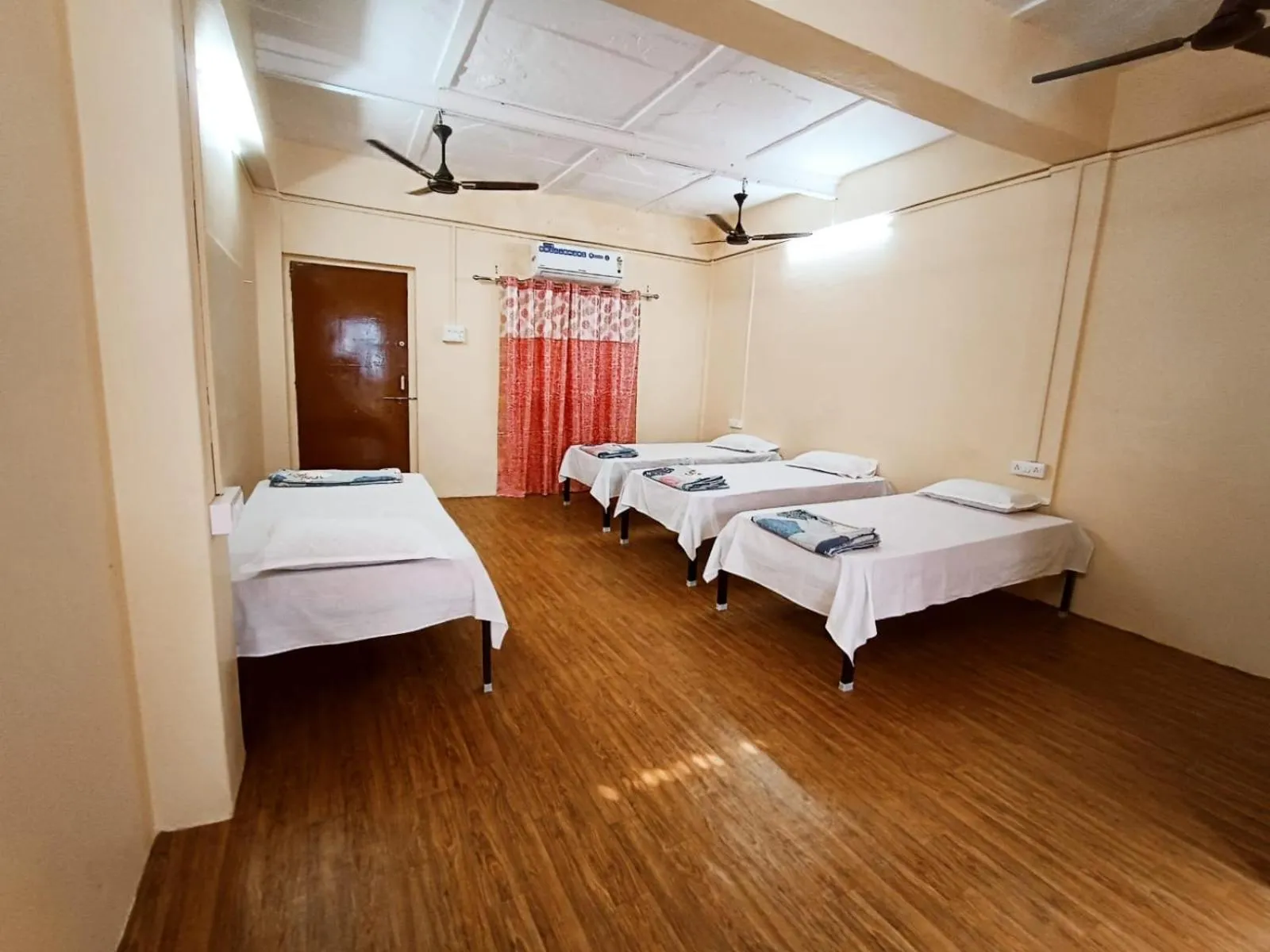 Bedroom, Bed in Nain Guest House