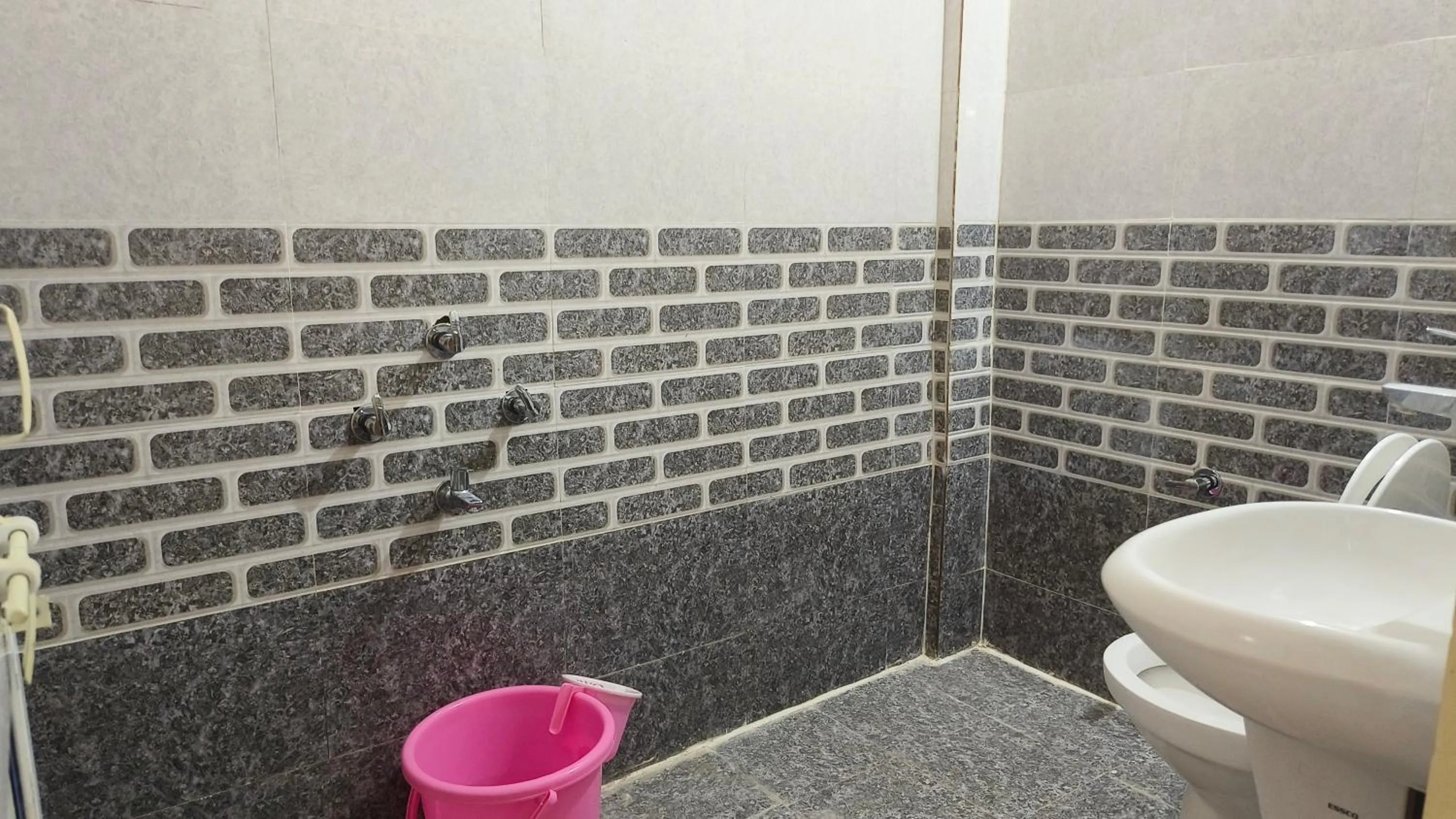 Bathroom in Nain Guest House