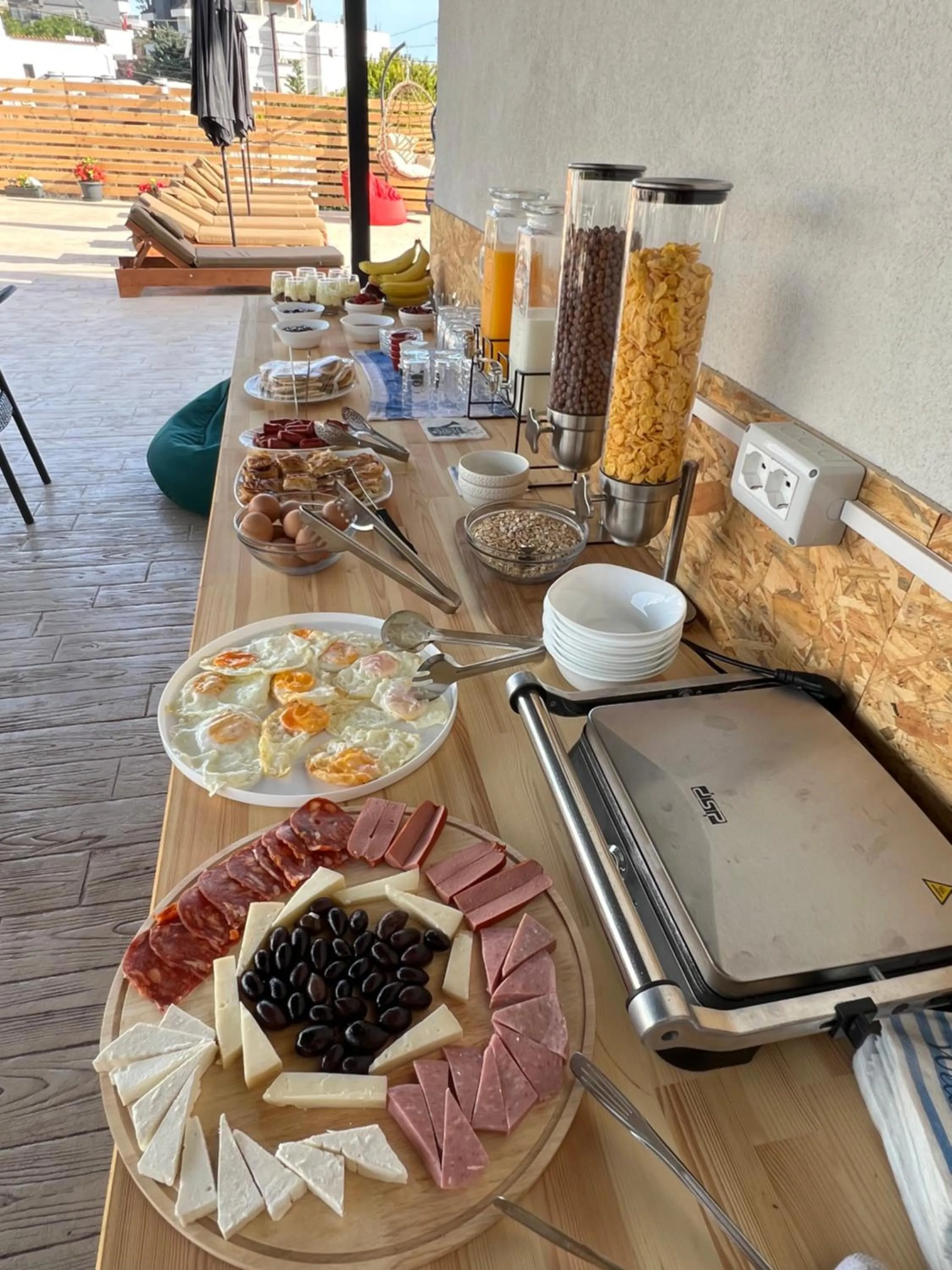 Food and drinks in Noa Boutique Hotel