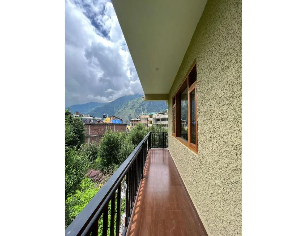 Property building in Hotel Him Paradise, Manali