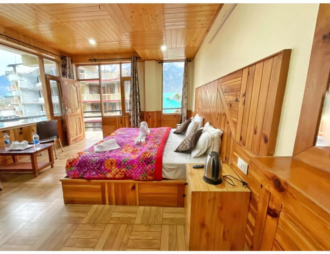 Bed in Hotel Him Paradise, Manali