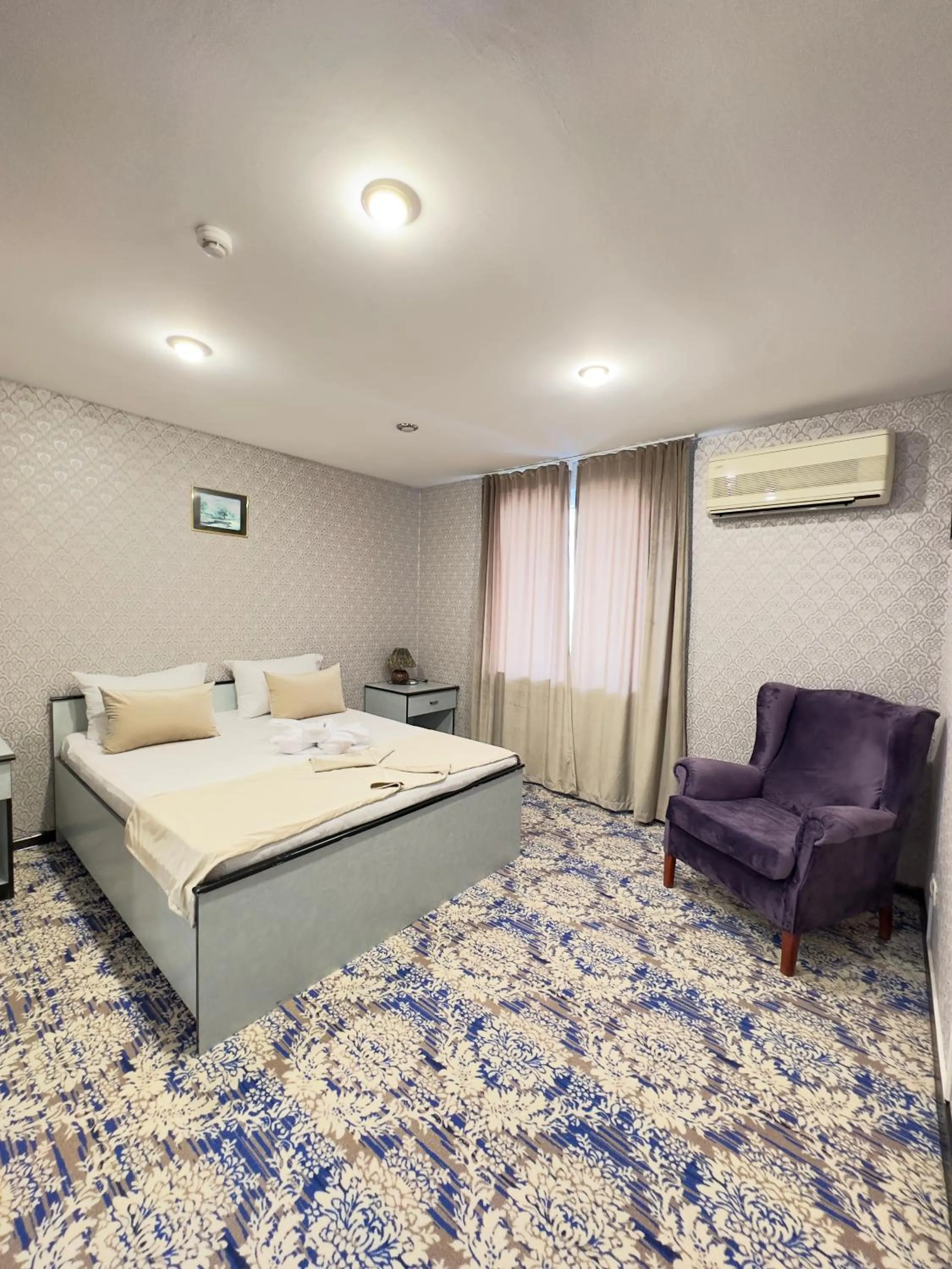 Photo of the whole room, Bed in RoseMary Inn