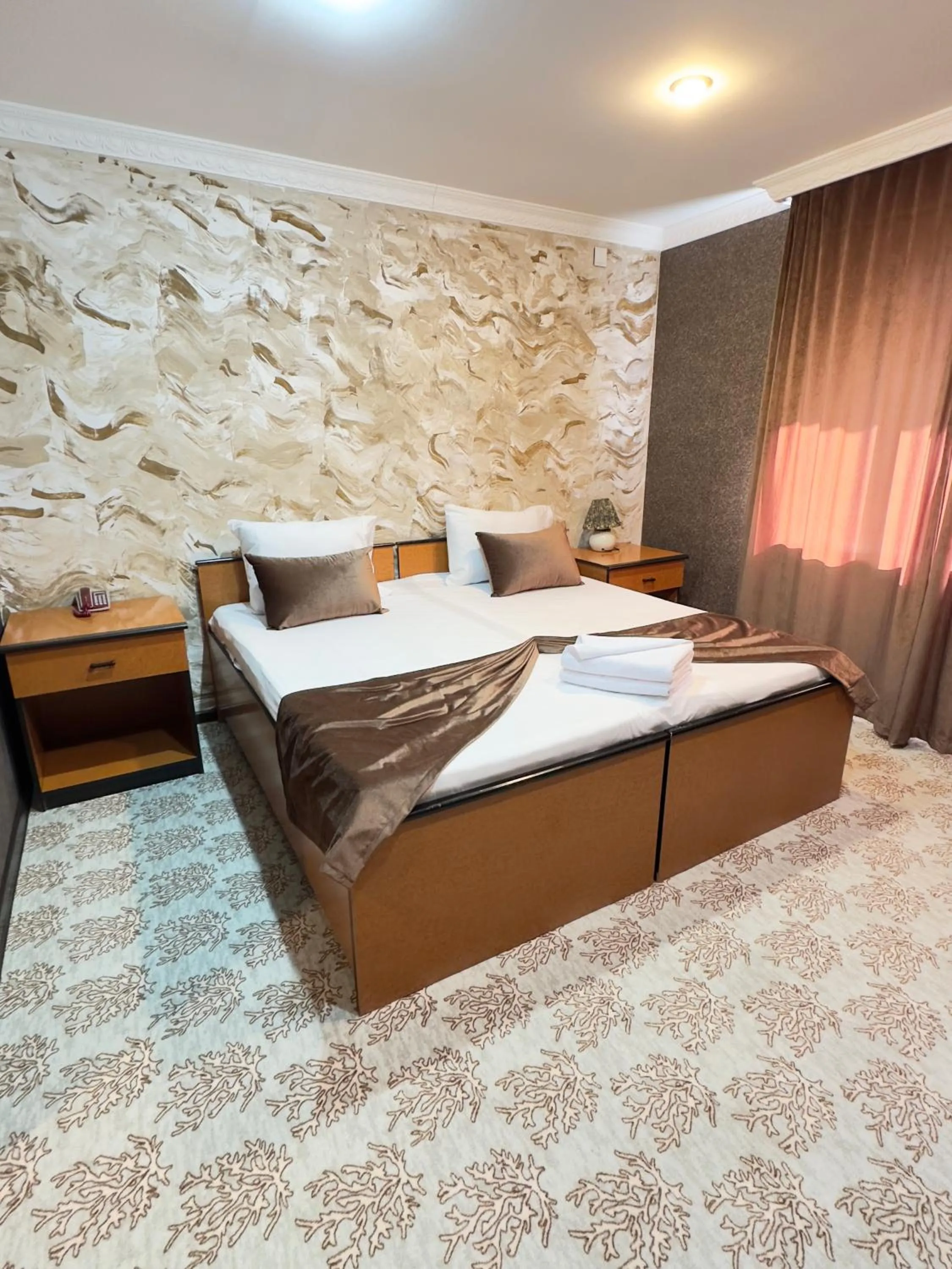 Photo of the whole room, Bed in RoseMary Inn