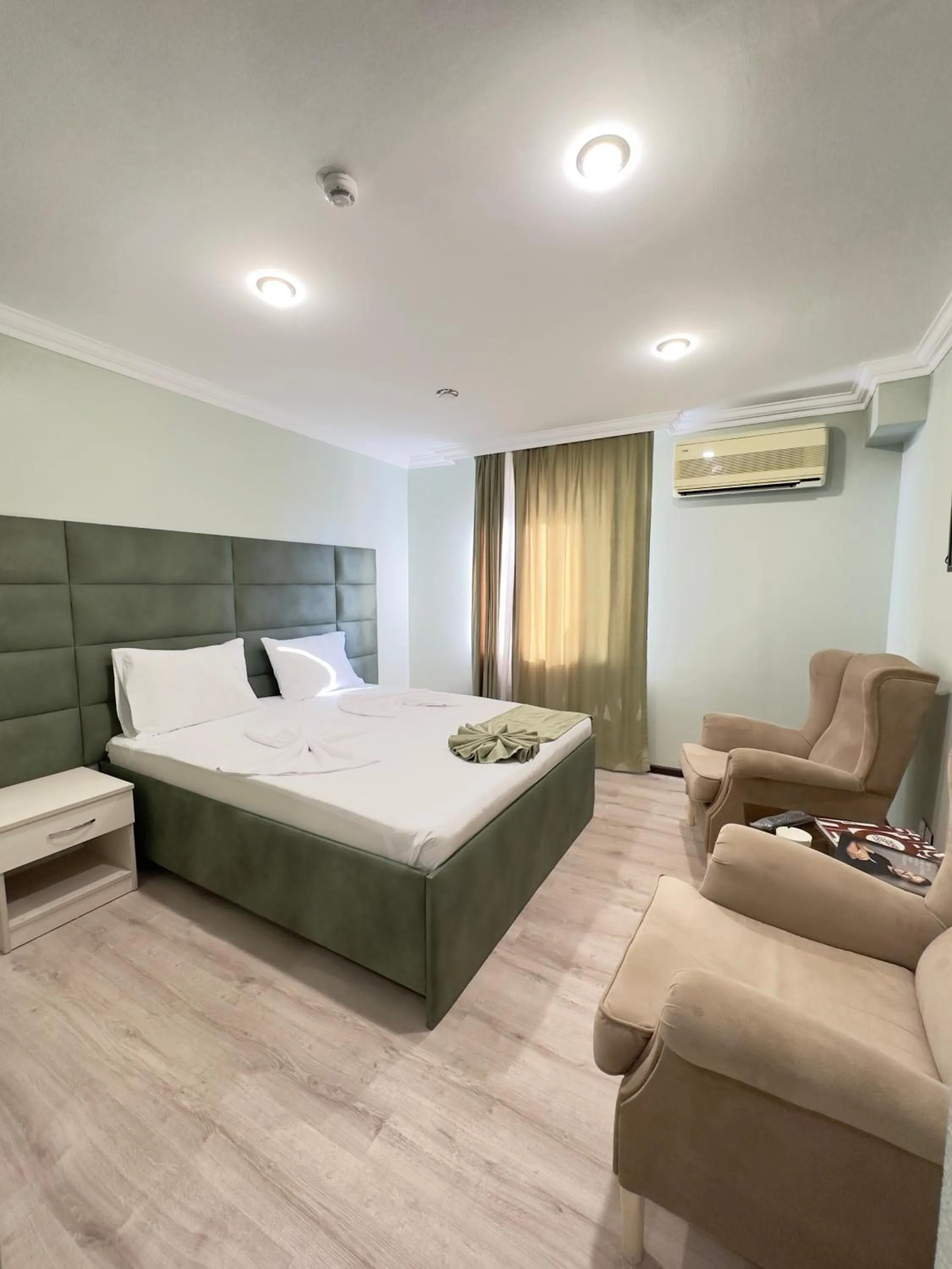 Photo of the whole room, Bed in RoseMary Inn