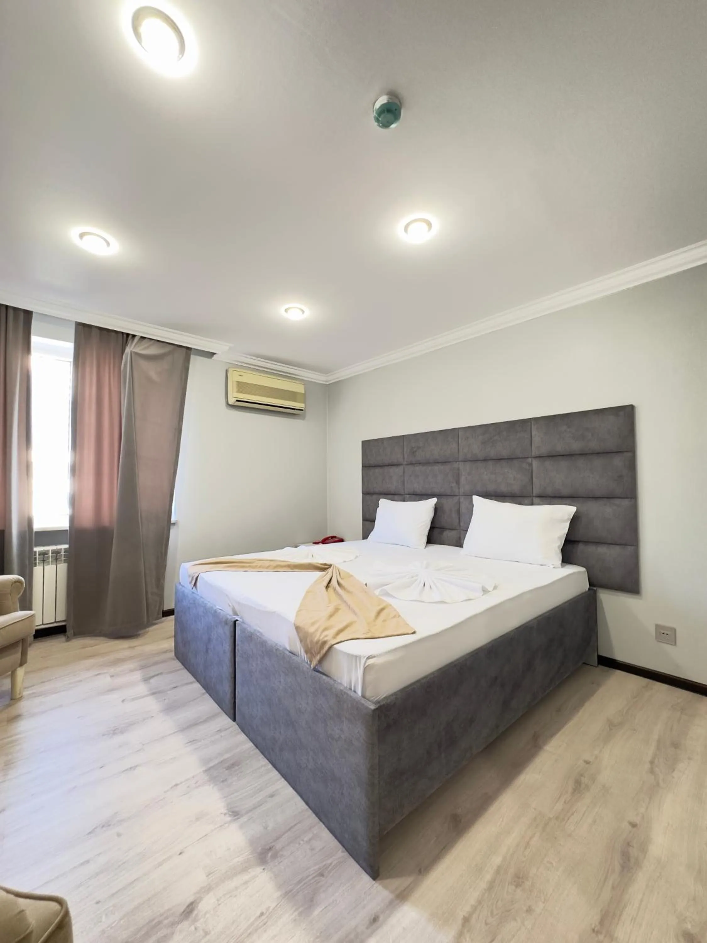 Photo of the whole room, Bed in RoseMary Inn