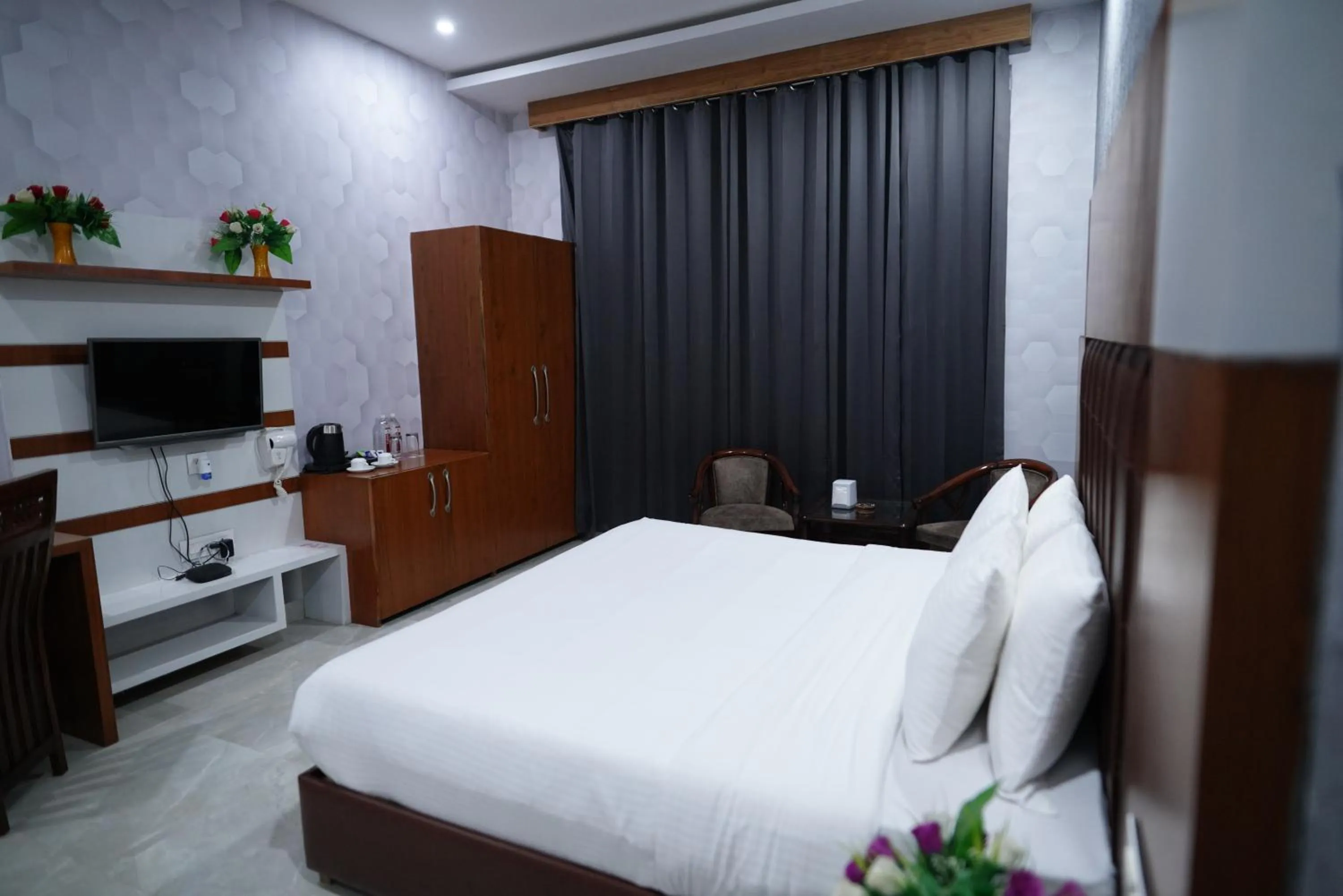 Bed in Golden Hut, Derabassi