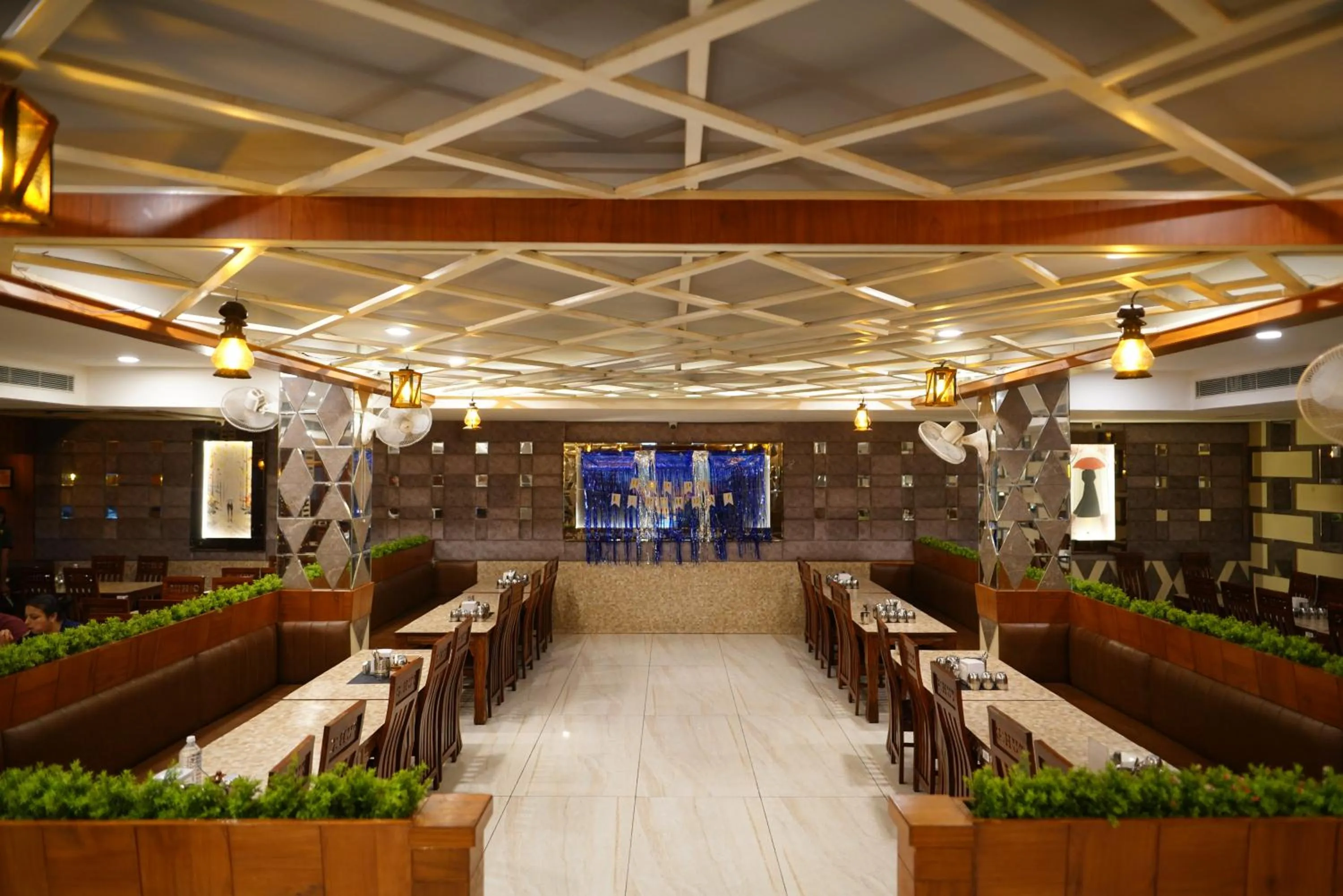 Golden Hut, Derabassi