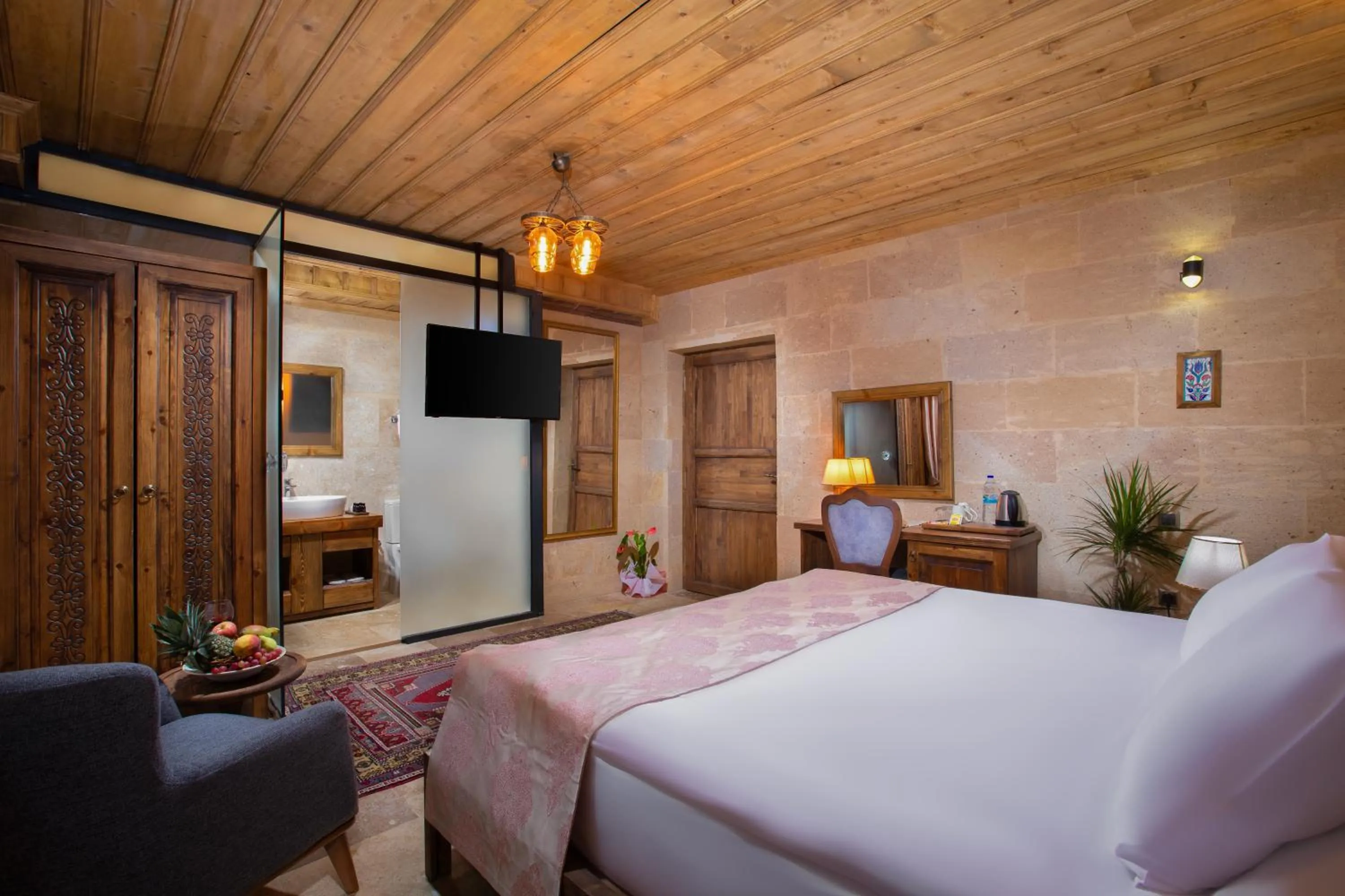 TV and multimedia, Bed in Cappadocia Pyramid Stone House