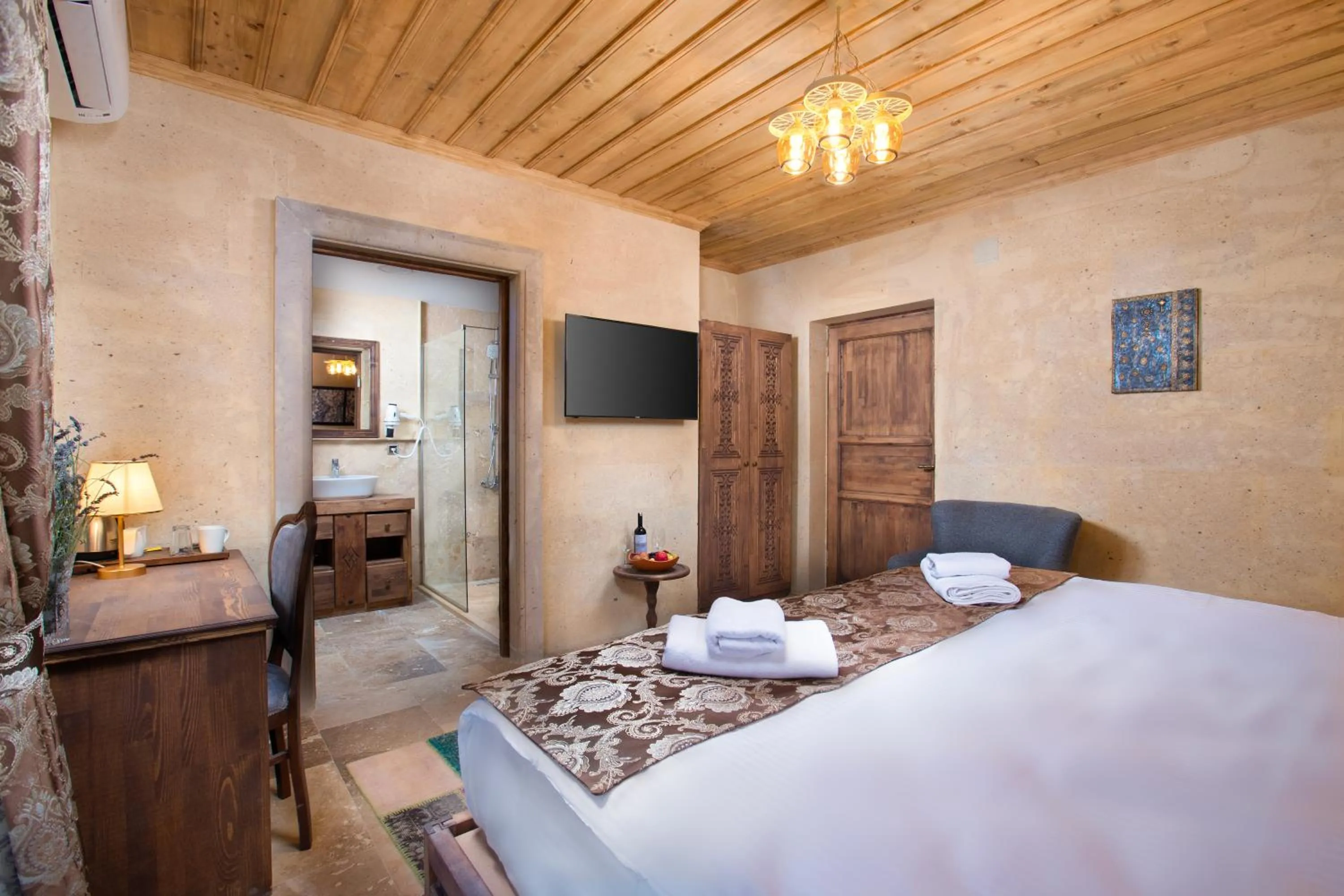 TV and multimedia, Bed in Cappadocia Pyramid Stone House
