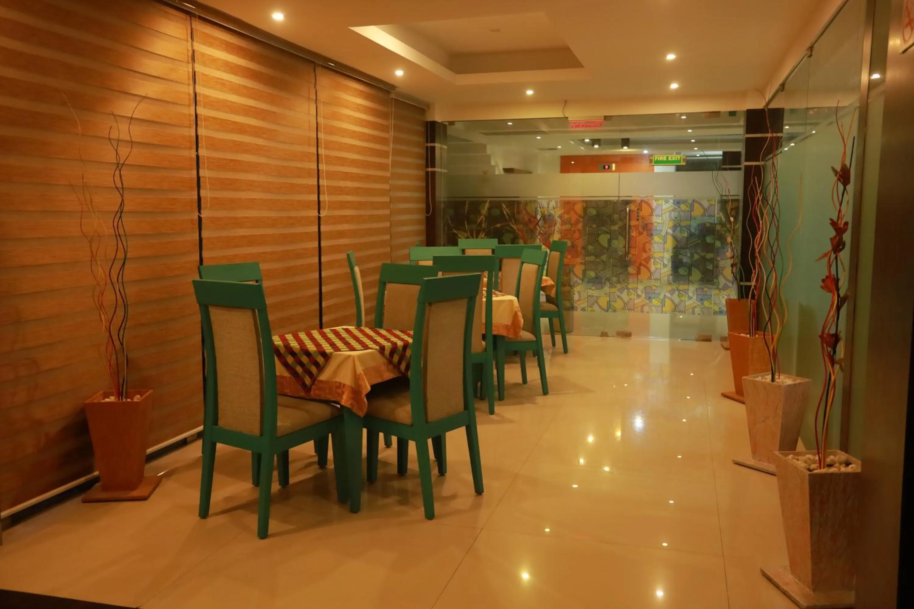 Restaurant/places to eat in Hotel Finch