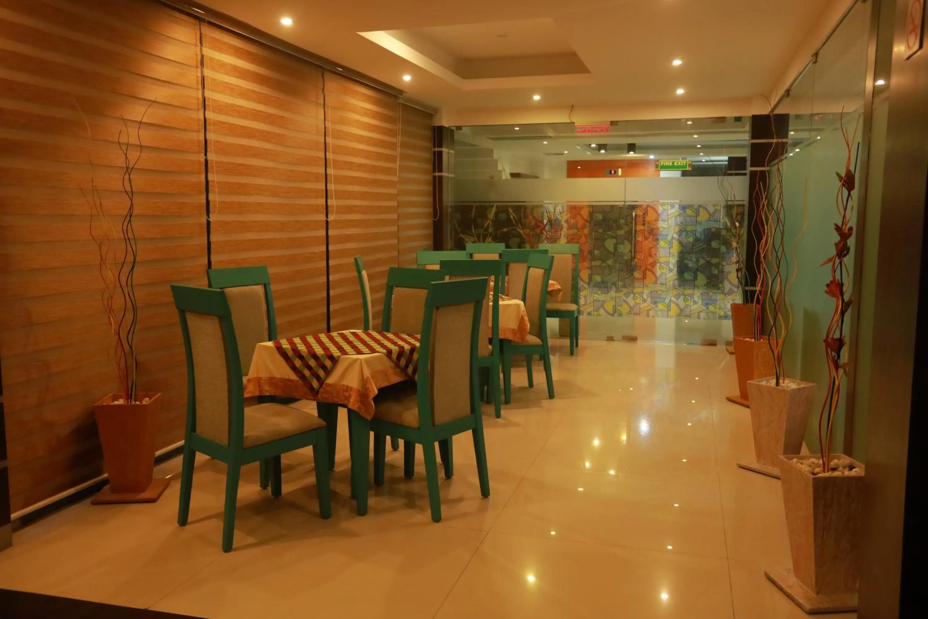 Restaurant/places to eat in Hotel Finch