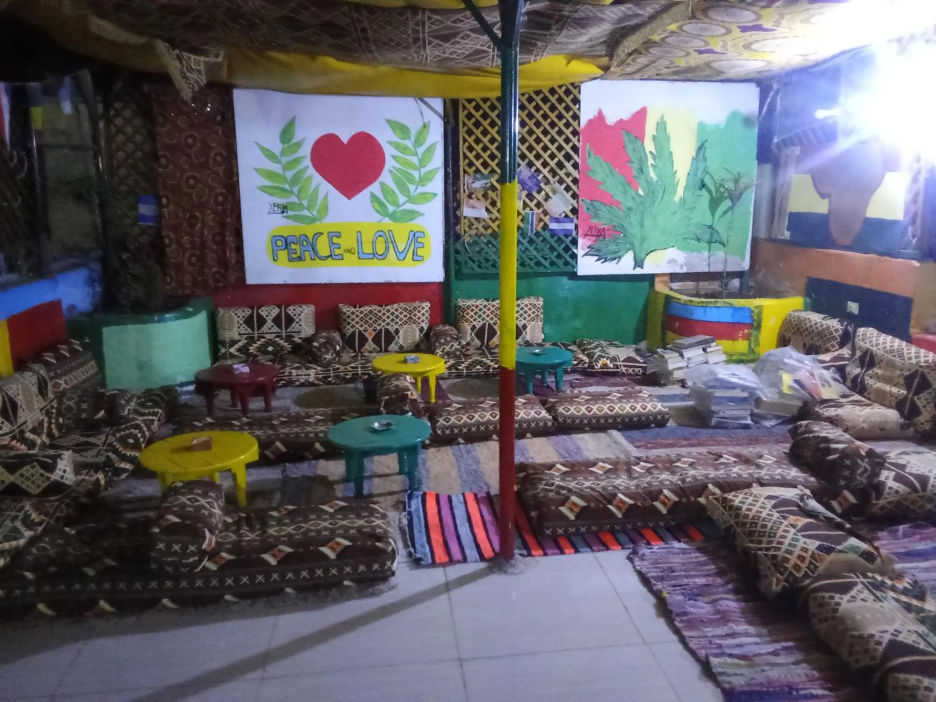 Restaurant/places to eat, Bed in Bob Marley Peace hotel luxor