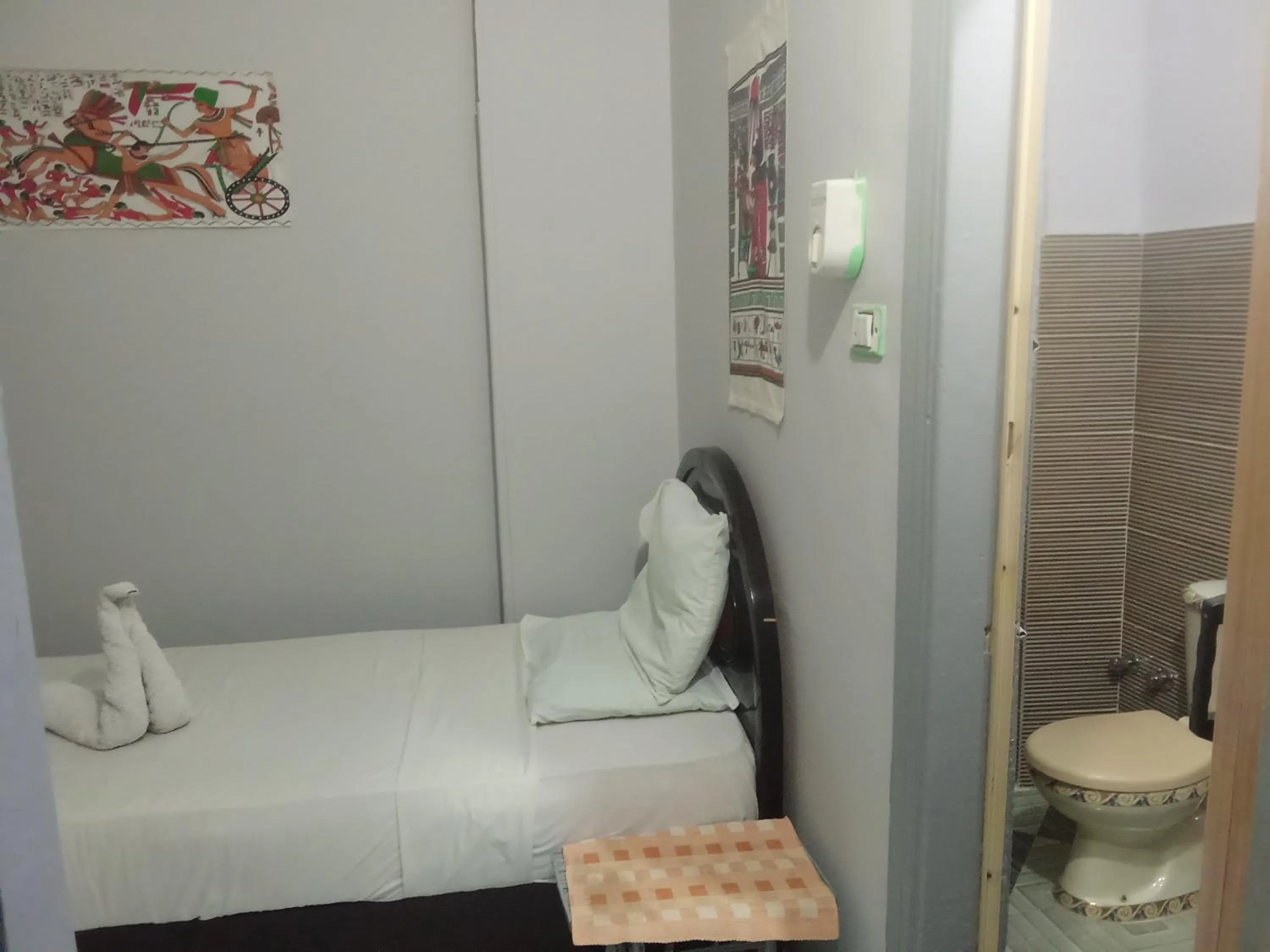 Bathroom, Bed in Bob Marley Peace hotel luxor